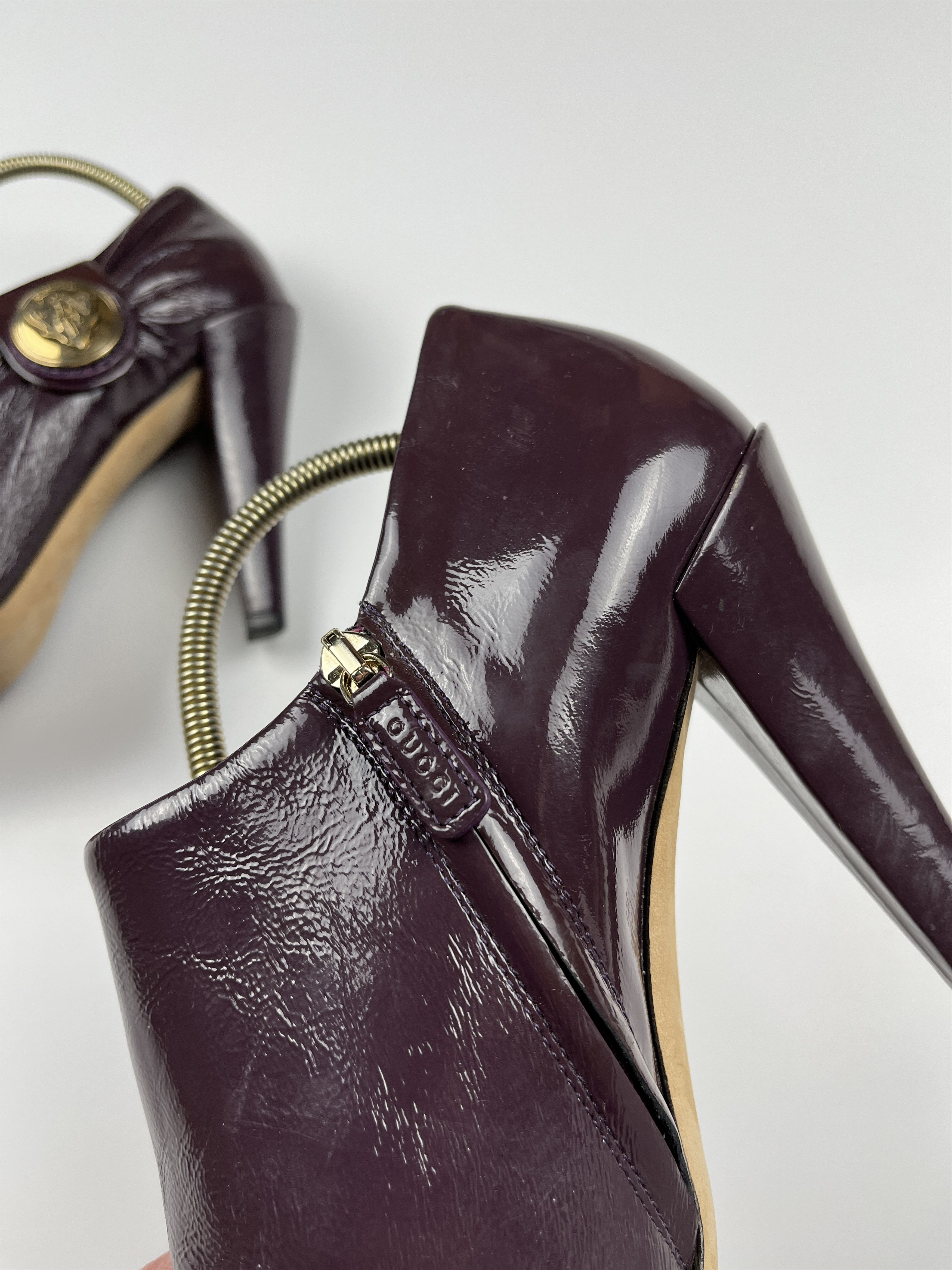 Gucci Gucci Purple Hysteria Leather Crest Gold Medallion Bootie Size US 8.5 / IT 38.5 - 4 Thumbnail