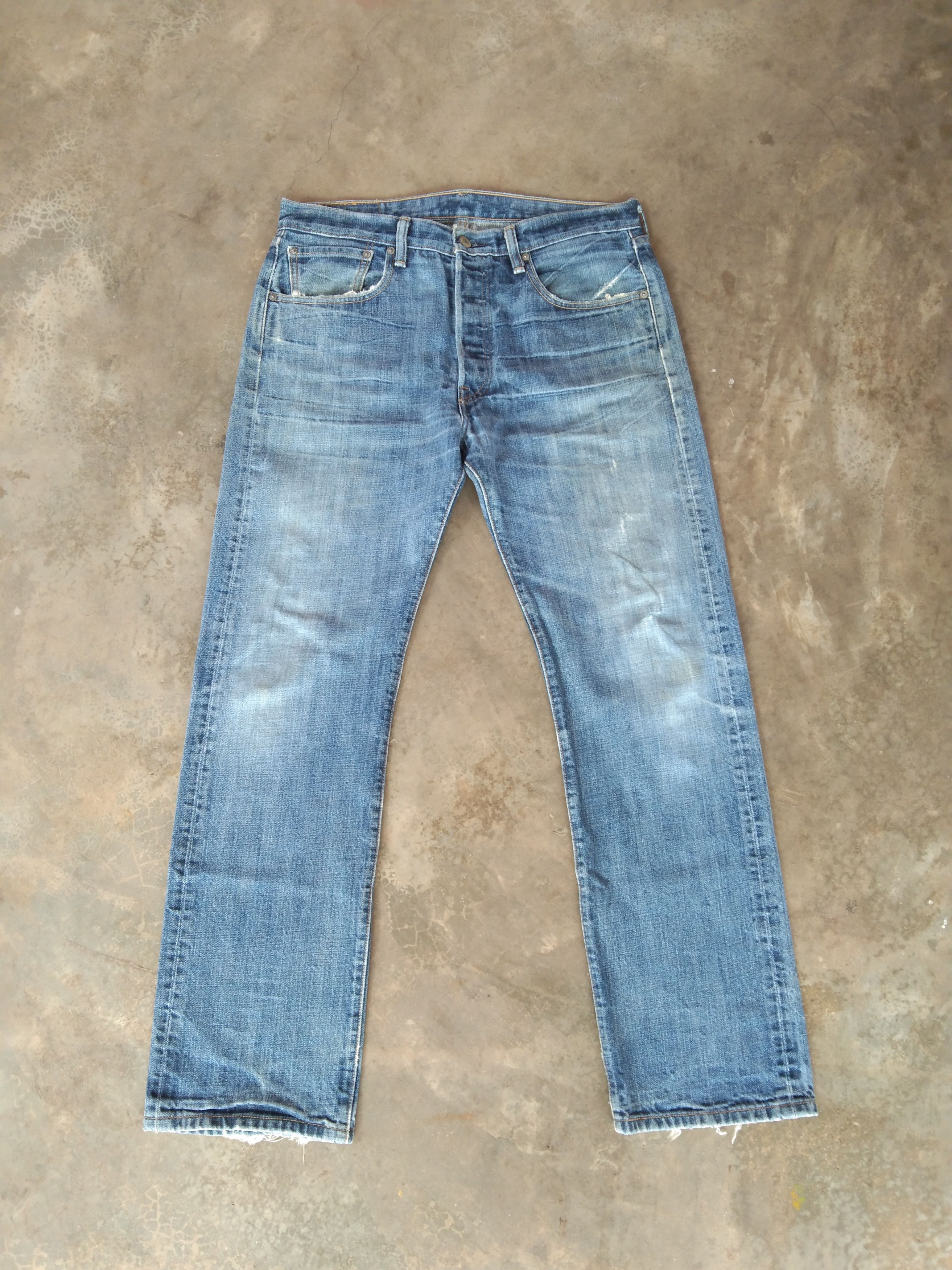 Levi's Vintage Levi's 501 Faded Distressed Jeans 33x31 Size US 33 - 1 Thumbnail