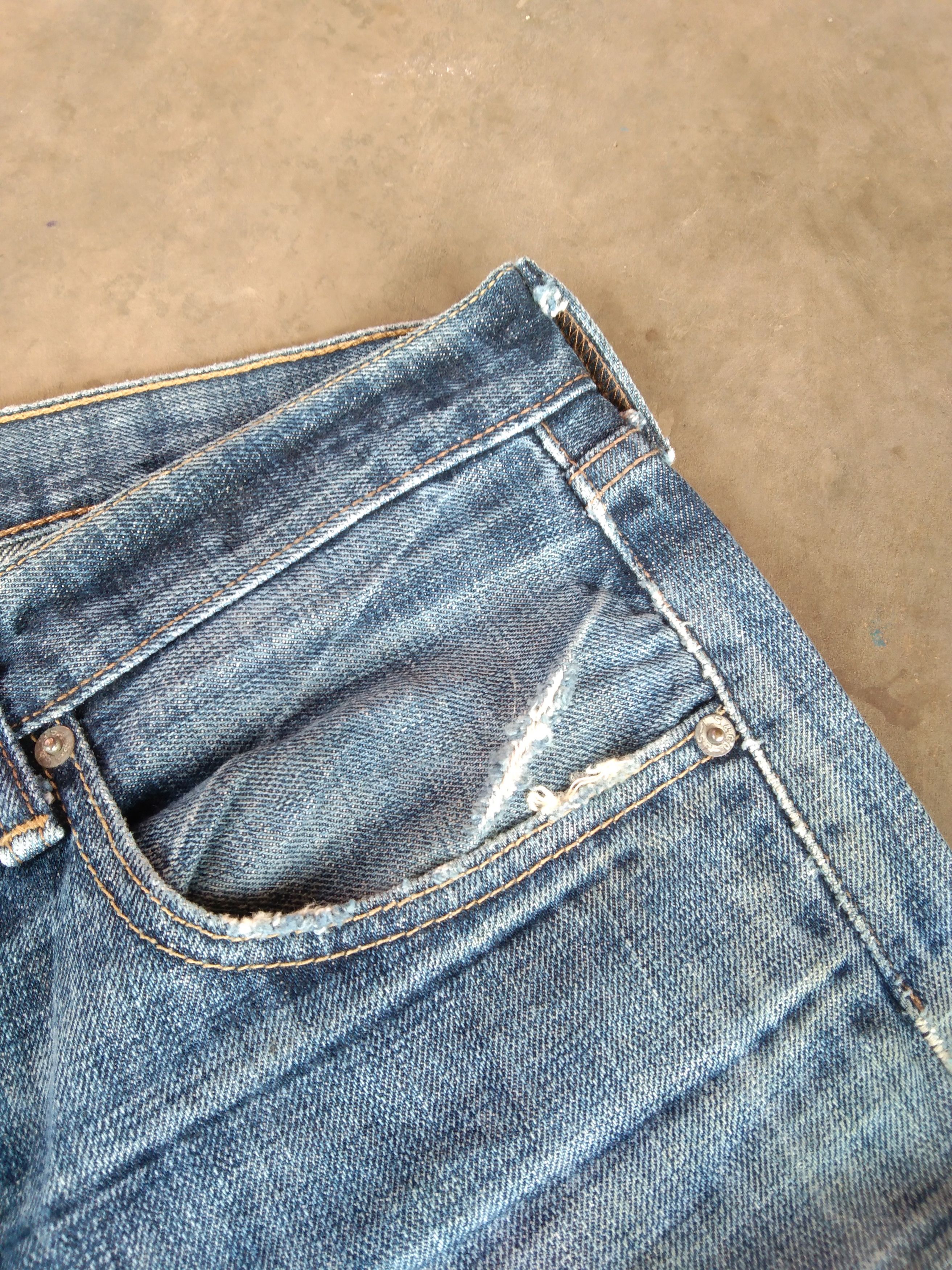 Levi's Vintage Levi's 501 Faded Distressed Jeans 33x31 Size US 33 - 7 Thumbnail