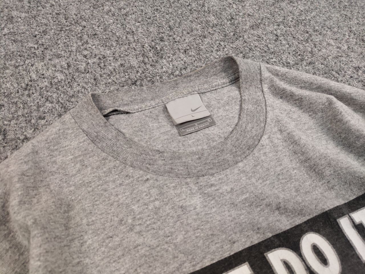 Nike Vintage 90's Nike Gray Center logo T Shirt Tee Size US L / EU 52-54 / 3 - 9 Thumbnail