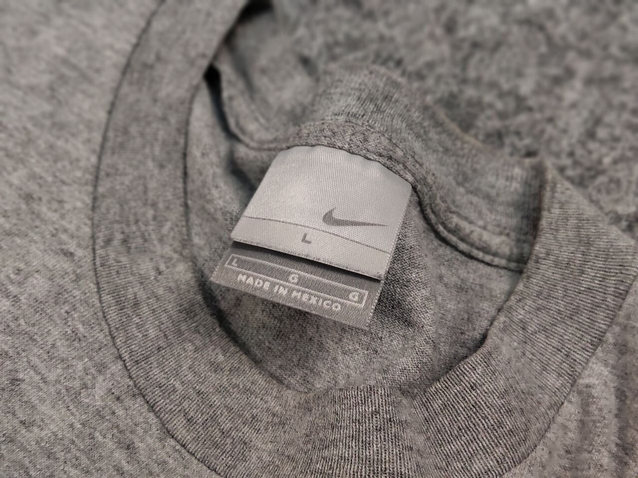 Nike Vintage 90's Nike Gray Center logo T Shirt Tee Size US L / EU 52-54 / 3 - 13 Thumbnail