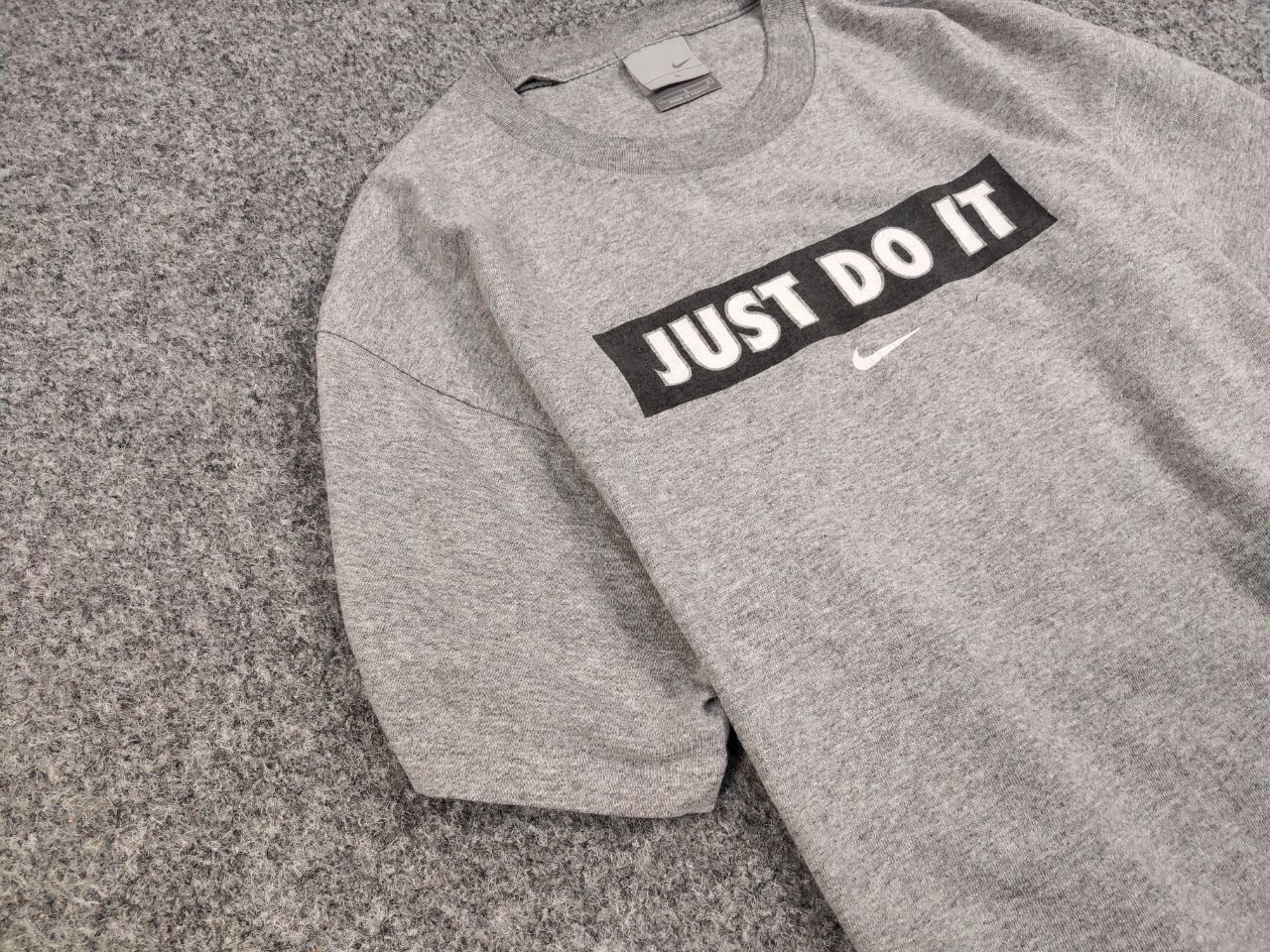 Nike Vintage 90's Nike Gray Center logo T Shirt Tee Size US L / EU 52-54 / 3 - 6 Thumbnail