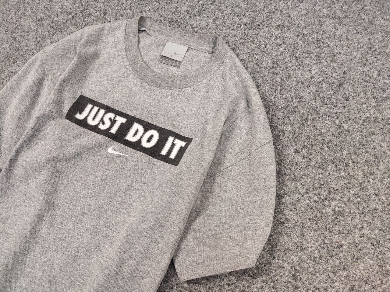 Nike Vintage 90's Nike Gray Center logo T Shirt Tee Size US L / EU 52-54 / 3 - 4 Thumbnail