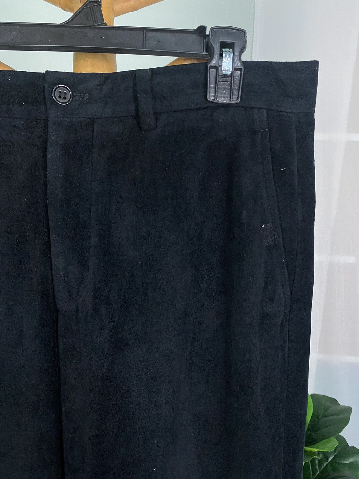 Giorgio Armani Giorgio Armani Black Suede Velvet Pants Size US 34 / EU 50 - 4 Thumbnail