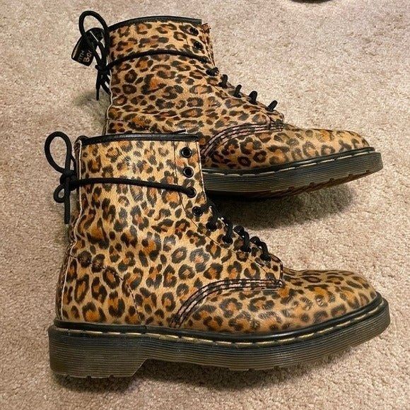 VTG Dr. Martens leapord print boots. Size 6EU/womens 8. Made