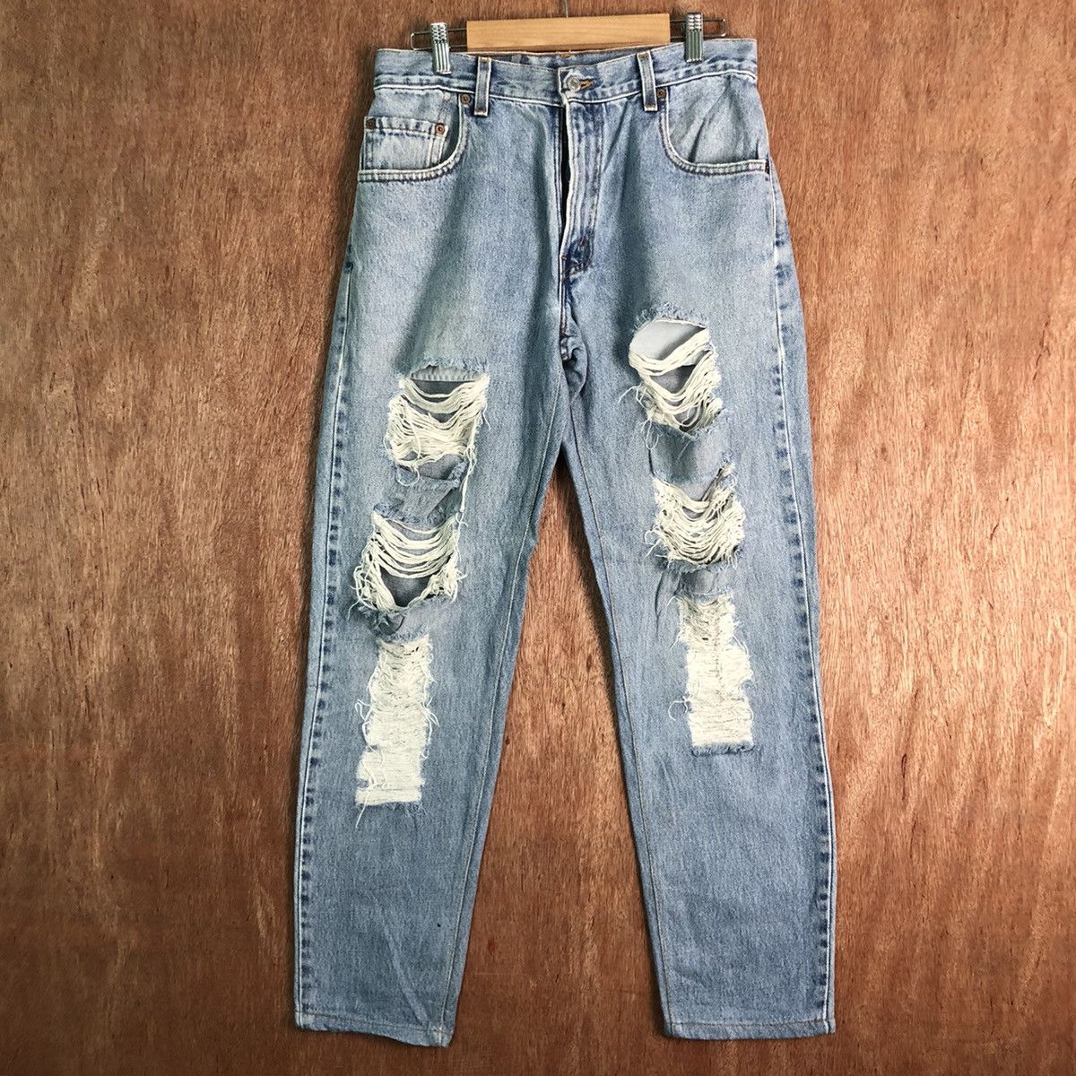 image of Distressed Denim x Levis Levi's Vintage Distressed Thrased Denim Jeans Pants C142 in Light Blue (Si