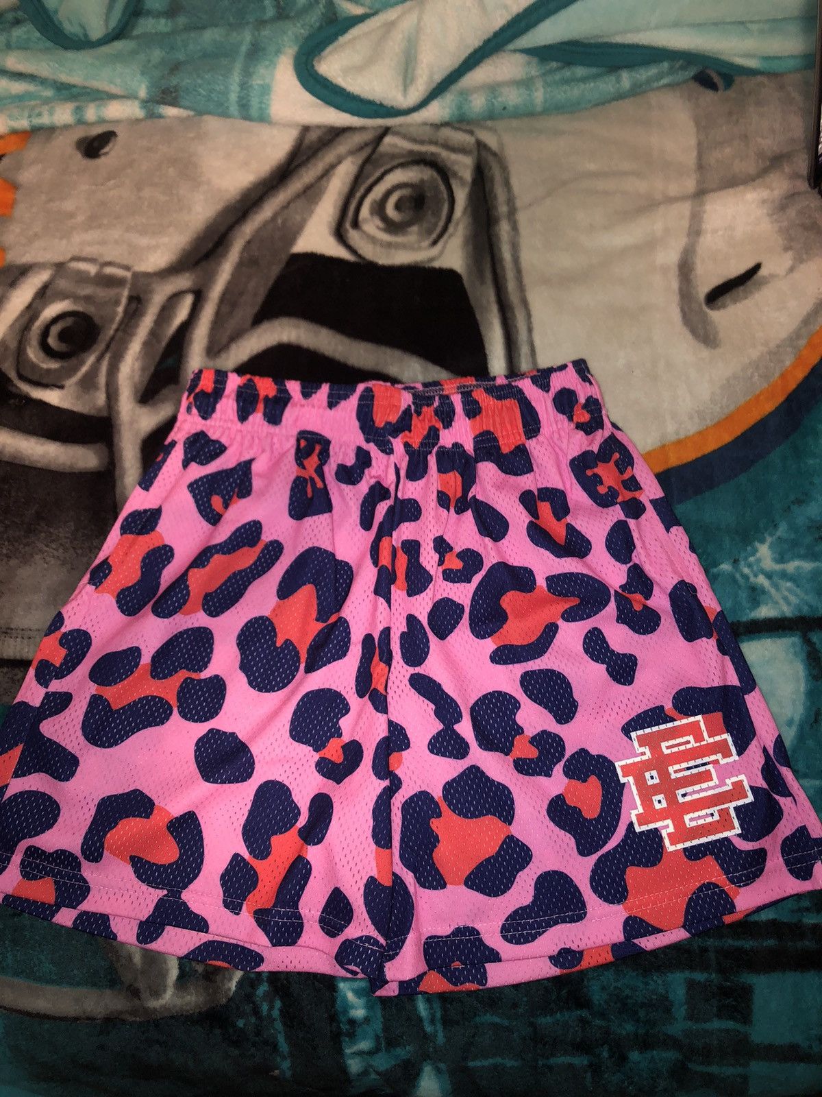 Eric purchases Emanuel shorts cheetah xxl