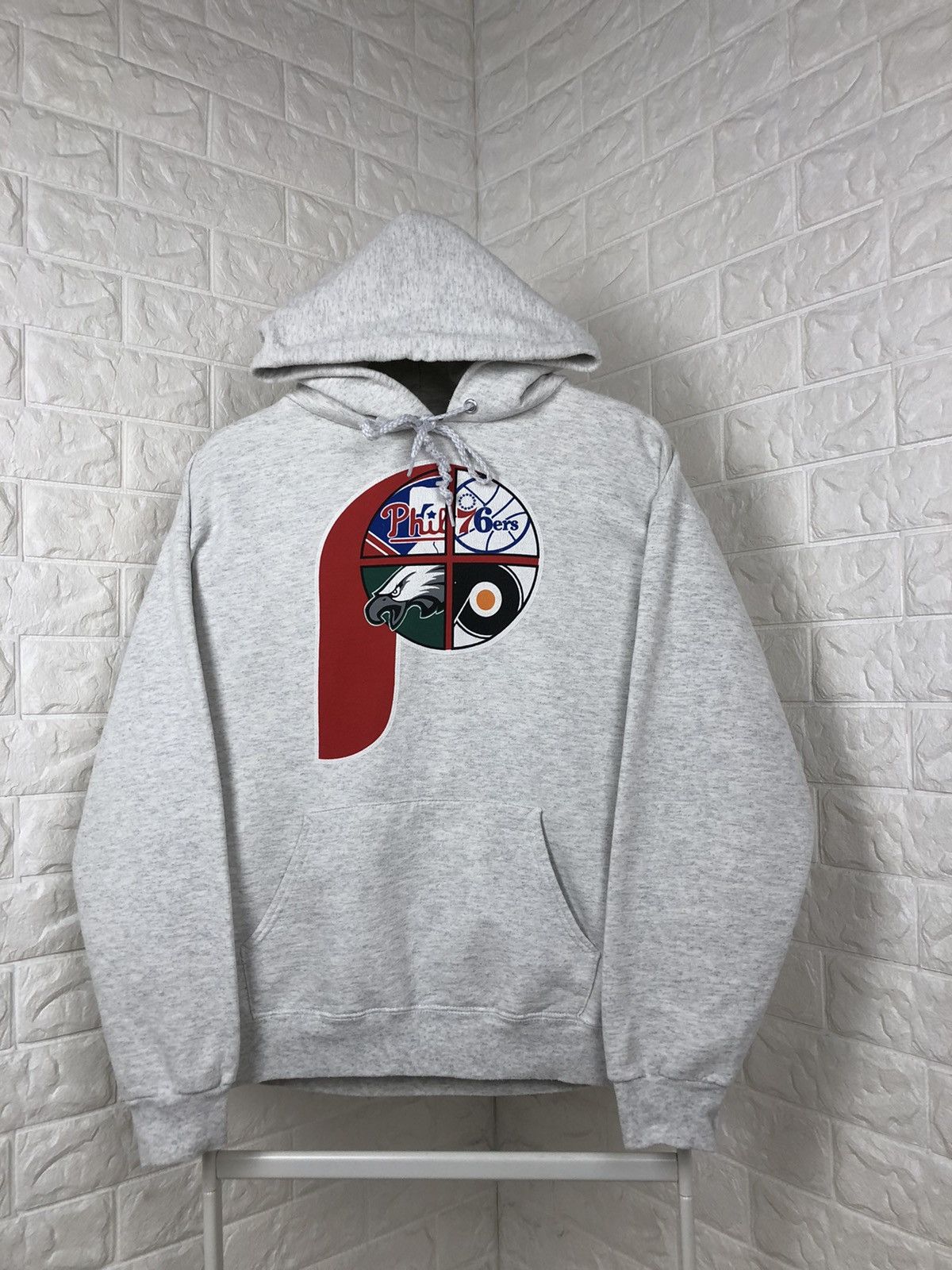 Hanes × NBA × Vintage Vintage 76ers Hoodie Sweatshirt Big logo size S Size US S / EU 44-46 / 1 - 4 Thumbnail