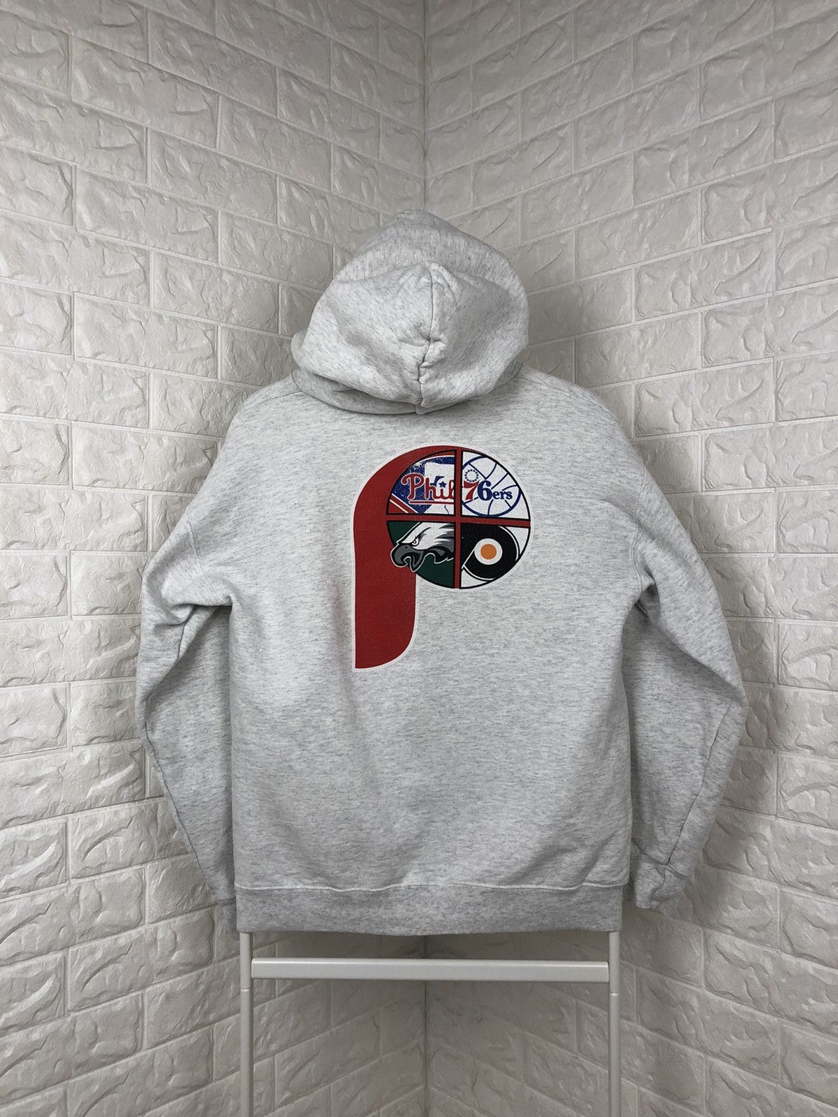 Hanes × NBA × Vintage Vintage 76ers Hoodie Sweatshirt Big logo size S Size US S / EU 44-46 / 1 - 2 Thumbnail