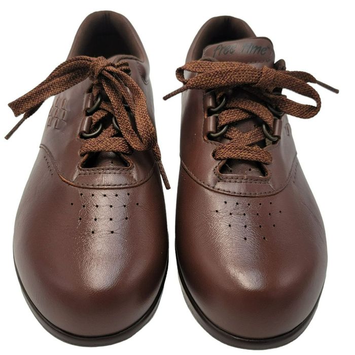 doc martens 2976 polished smooth platform chelsea boots