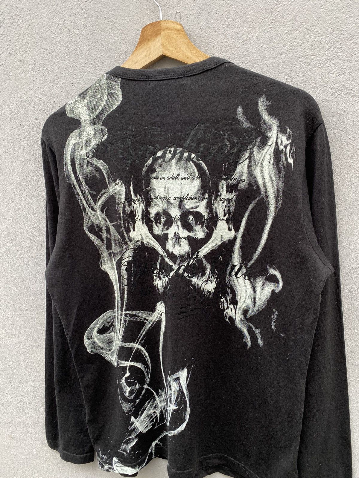 Japanese Brand 💥Japanese Defective Struct Smoking Skulls Crossbone Tshrit Size US M / EU 48-50 / 2 - 4 Thumbnail