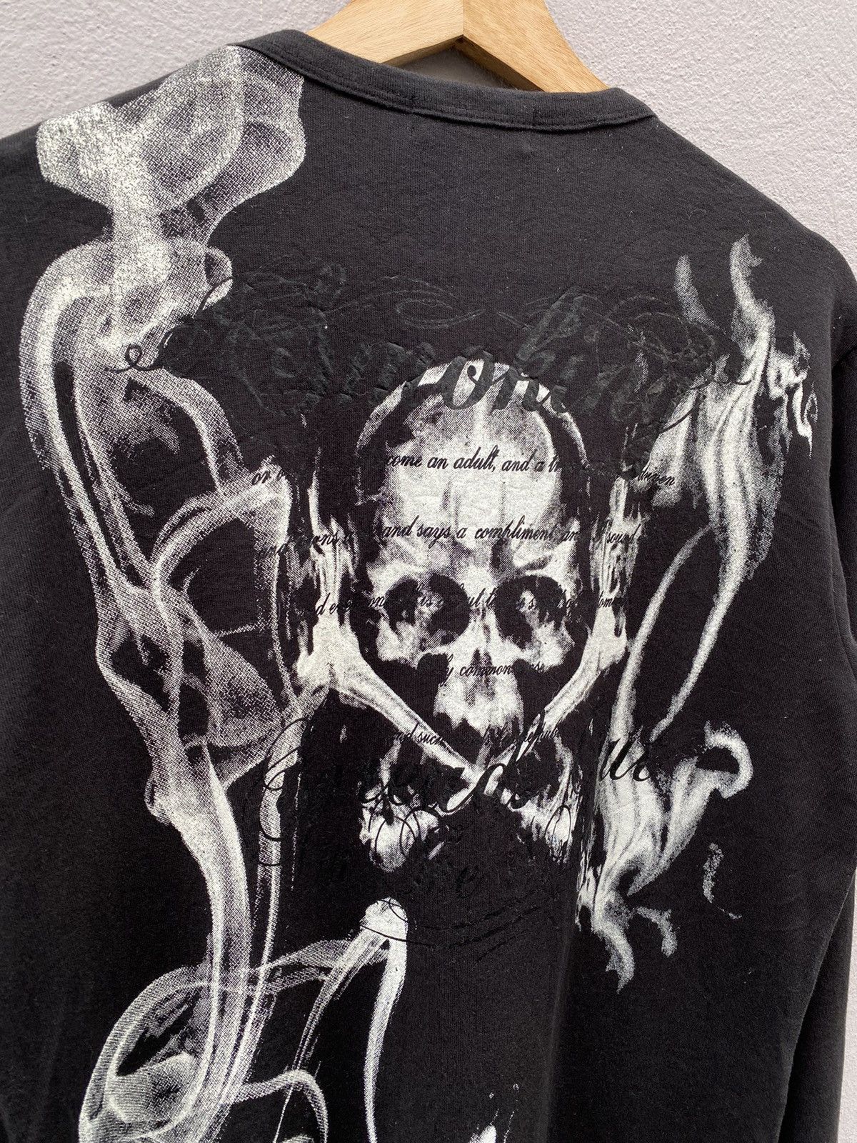 Japanese Brand 💥Japanese Defective Struct Smoking Skulls Crossbone Tshrit Size US M / EU 48-50 / 2 - 3 Thumbnail