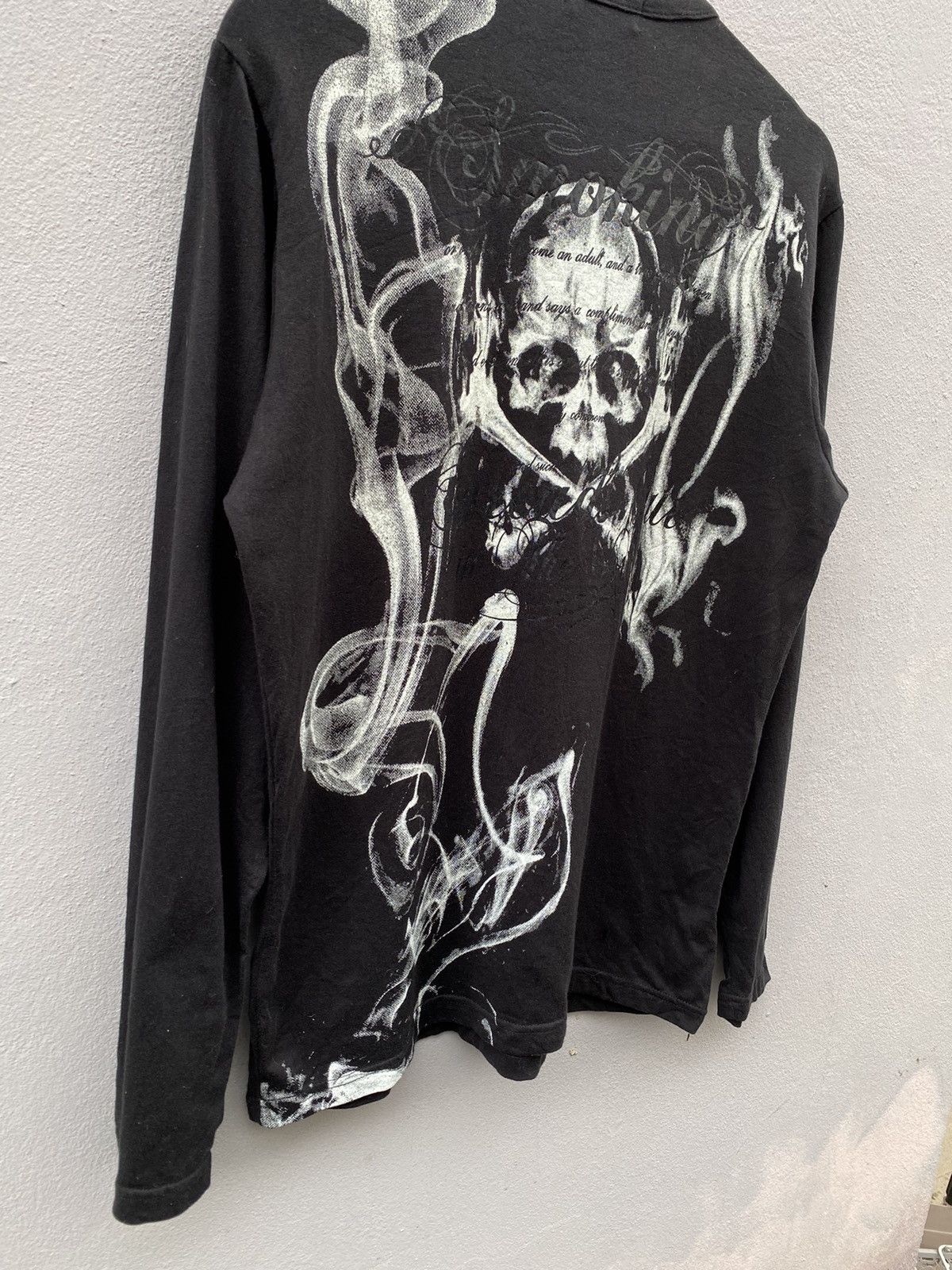 Japanese Brand 💥Japanese Defective Struct Smoking Skulls Crossbone Tshrit Size US M / EU 48-50 / 2 - 2 Thumbnail