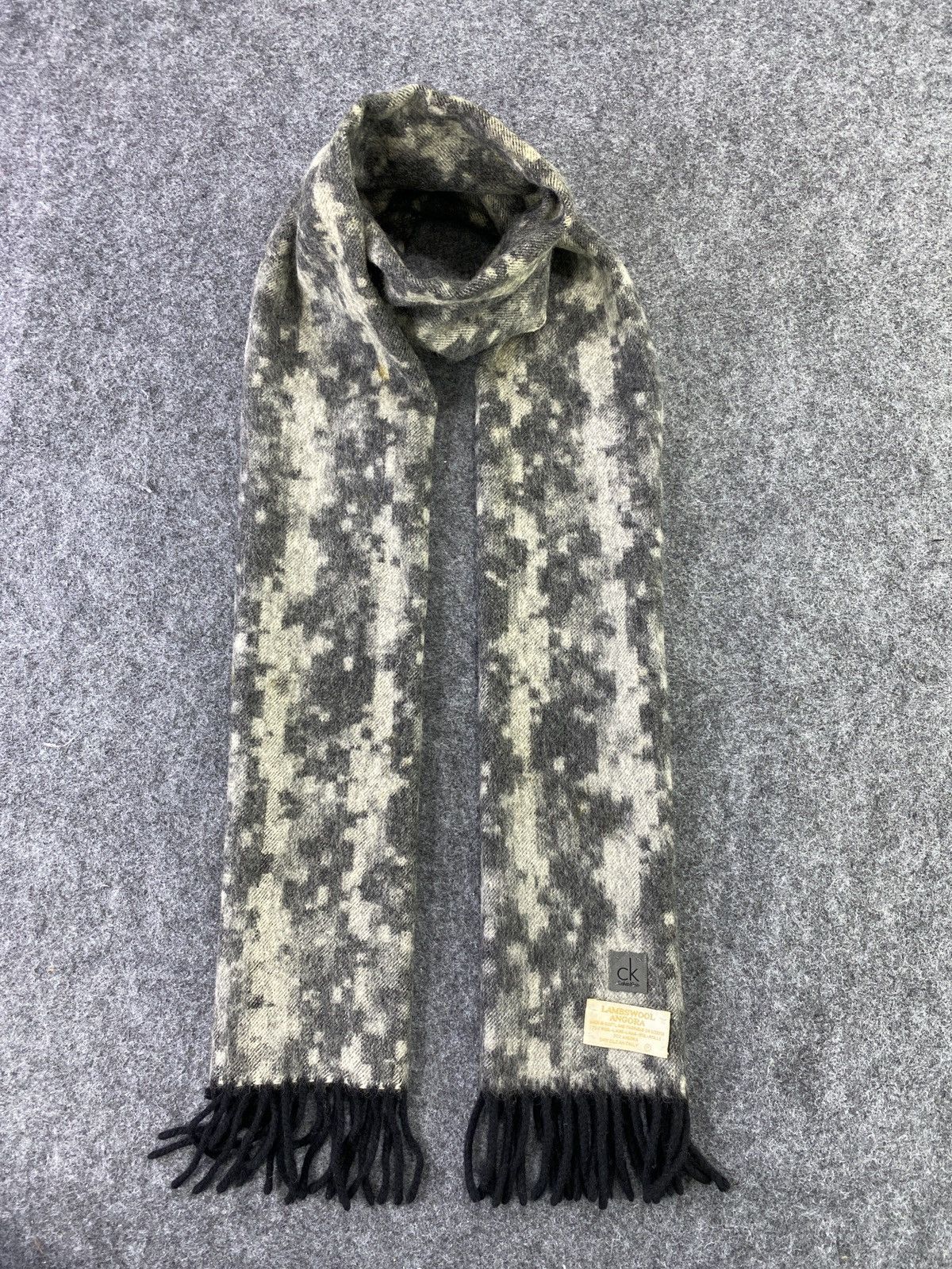 Calvin Klein Calvin Klein Scarf/Muffler/Neckwear -T289 Size ONE SIZE - 1 Thumbnail