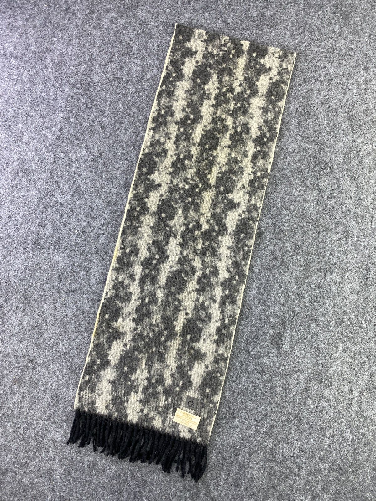 Calvin Klein Calvin Klein Scarf/Muffler/Neckwear -T289 Size ONE SIZE - 3 Thumbnail