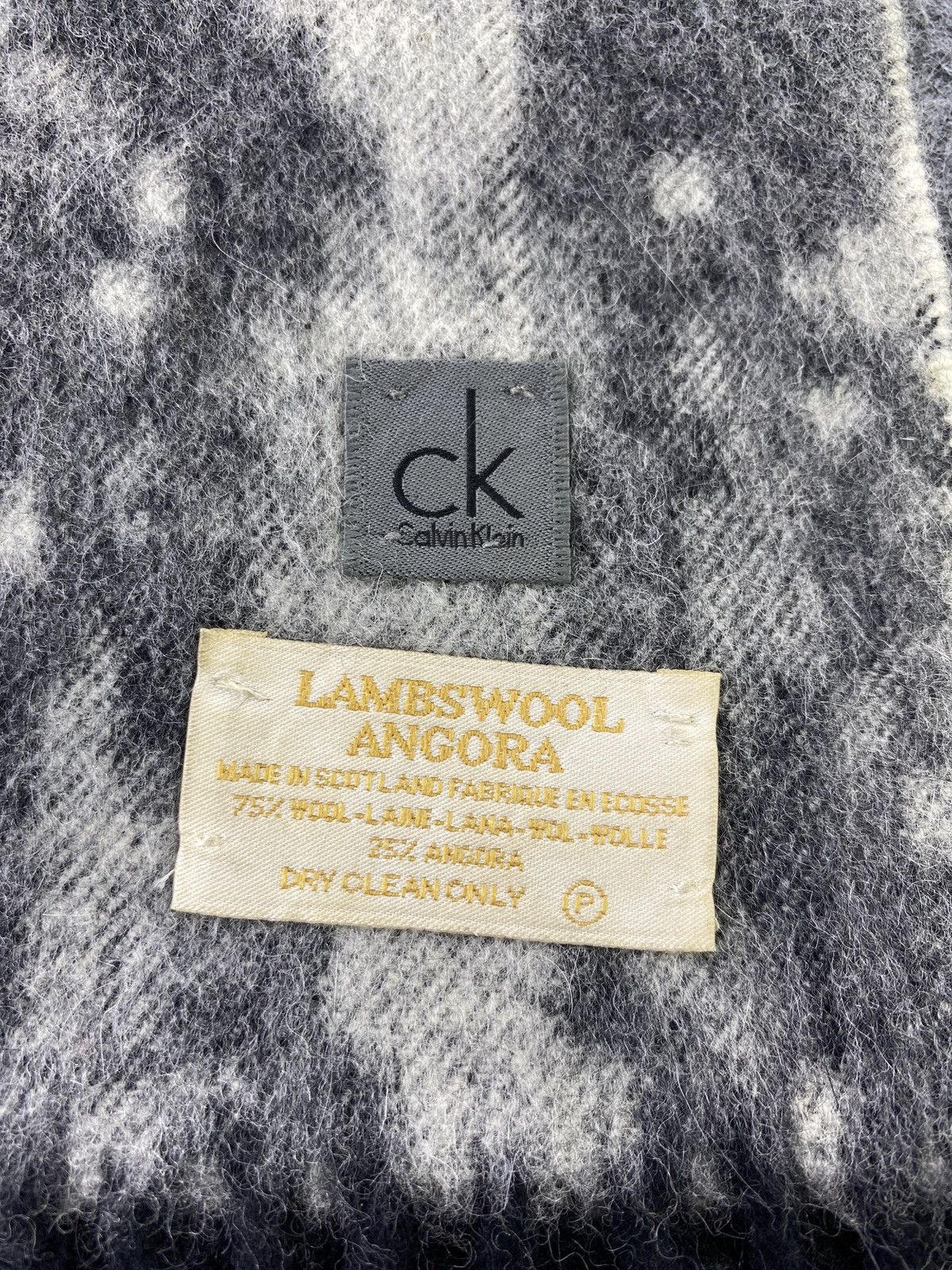 Calvin Klein Calvin Klein Scarf/Muffler/Neckwear -T289 Size ONE SIZE - 4 Thumbnail