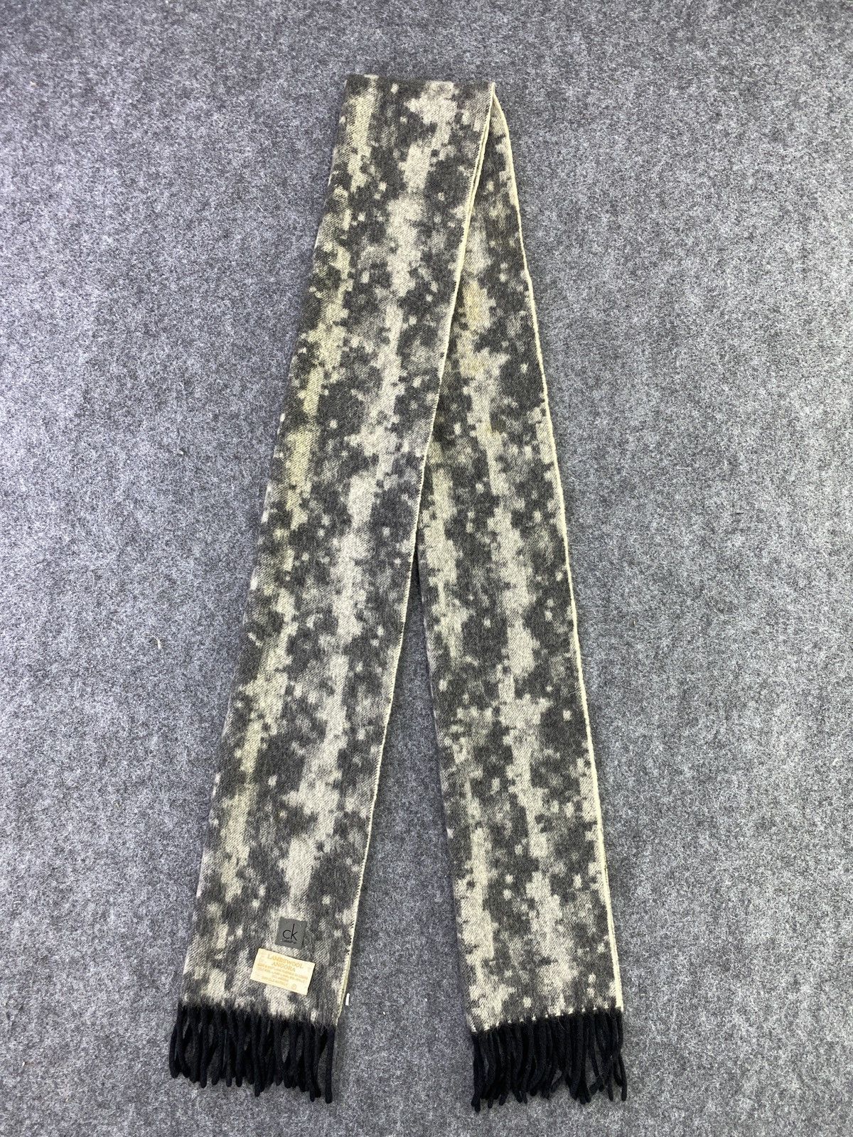 Calvin Klein Calvin Klein Scarf/Muffler/Neckwear -T289 Size ONE SIZE - 2 Thumbnail