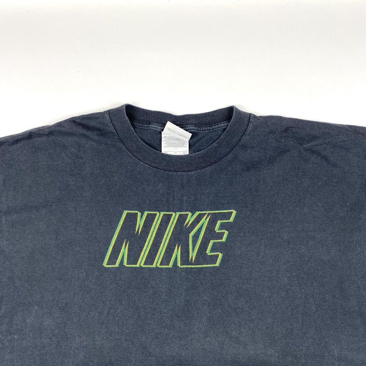 Nike Vintage 90s Nike t-shirt Y2K CW21 Size US XL / EU 56 / 4 - 2 Thumbnail