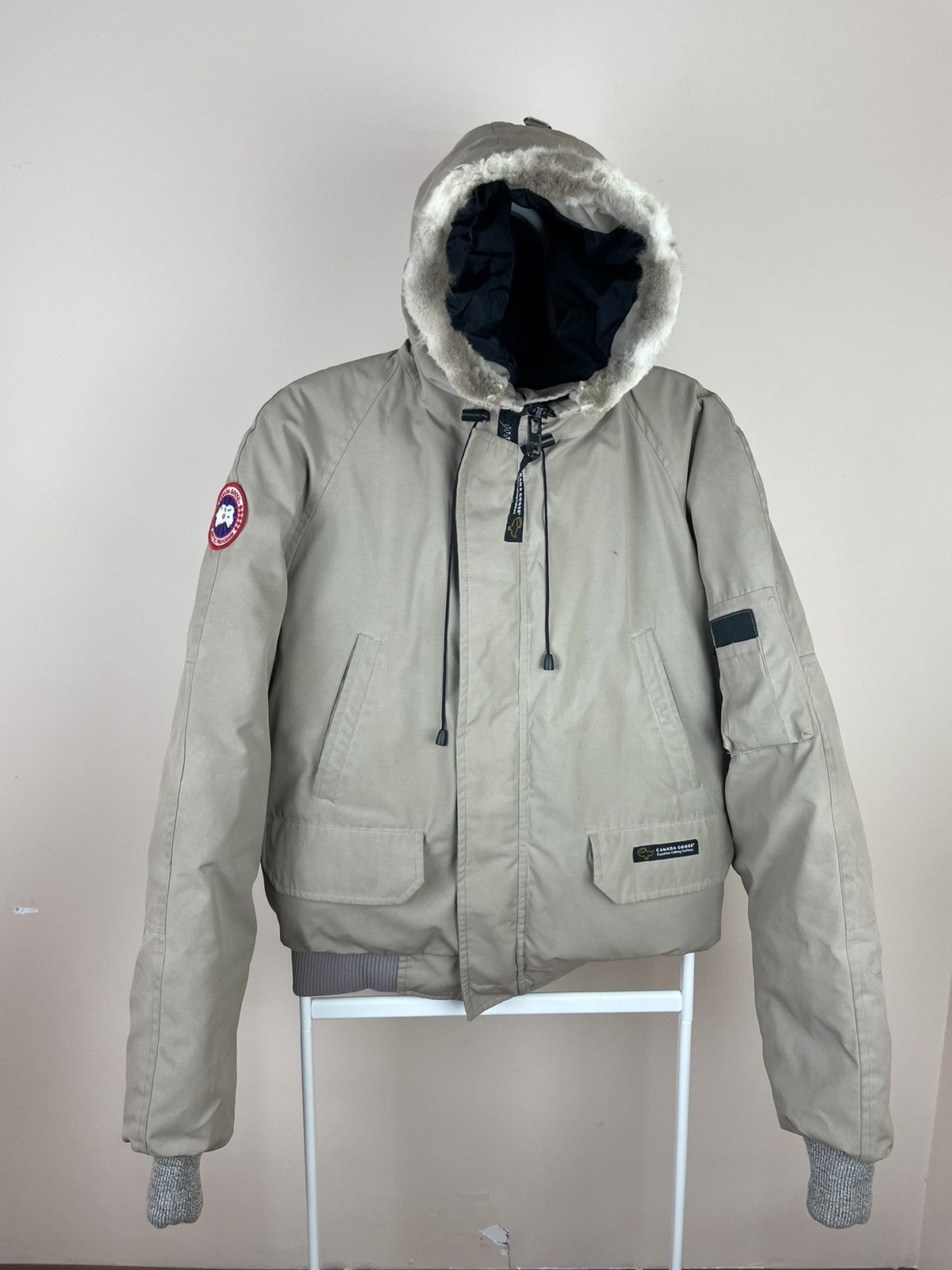 image of Canada Goose Chilliwack Down Jacket With Fur Hood Grail in Beige, Men's (Size Medium)