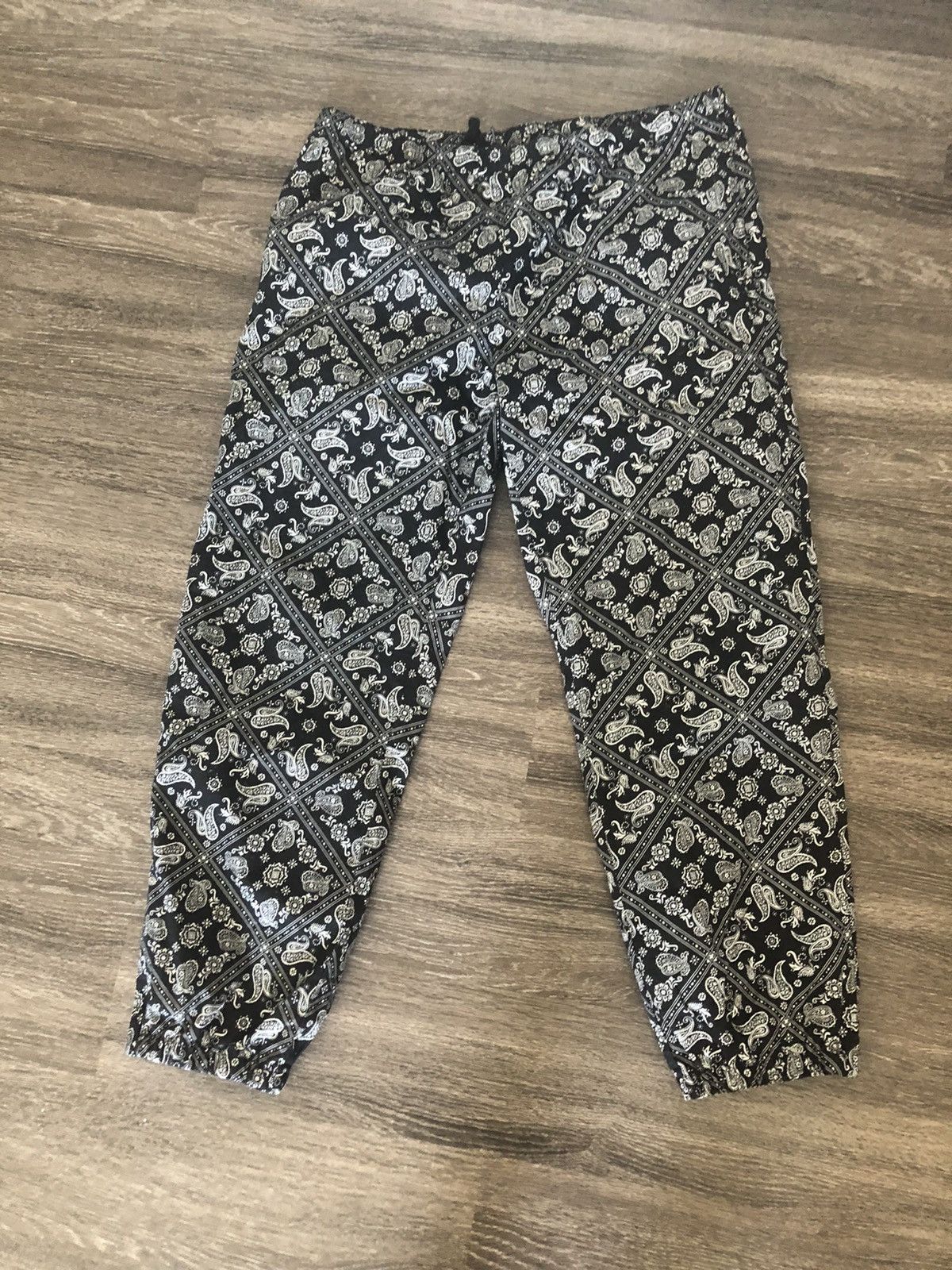 Supreme Black bandana track pants supreme large grail | Grailed