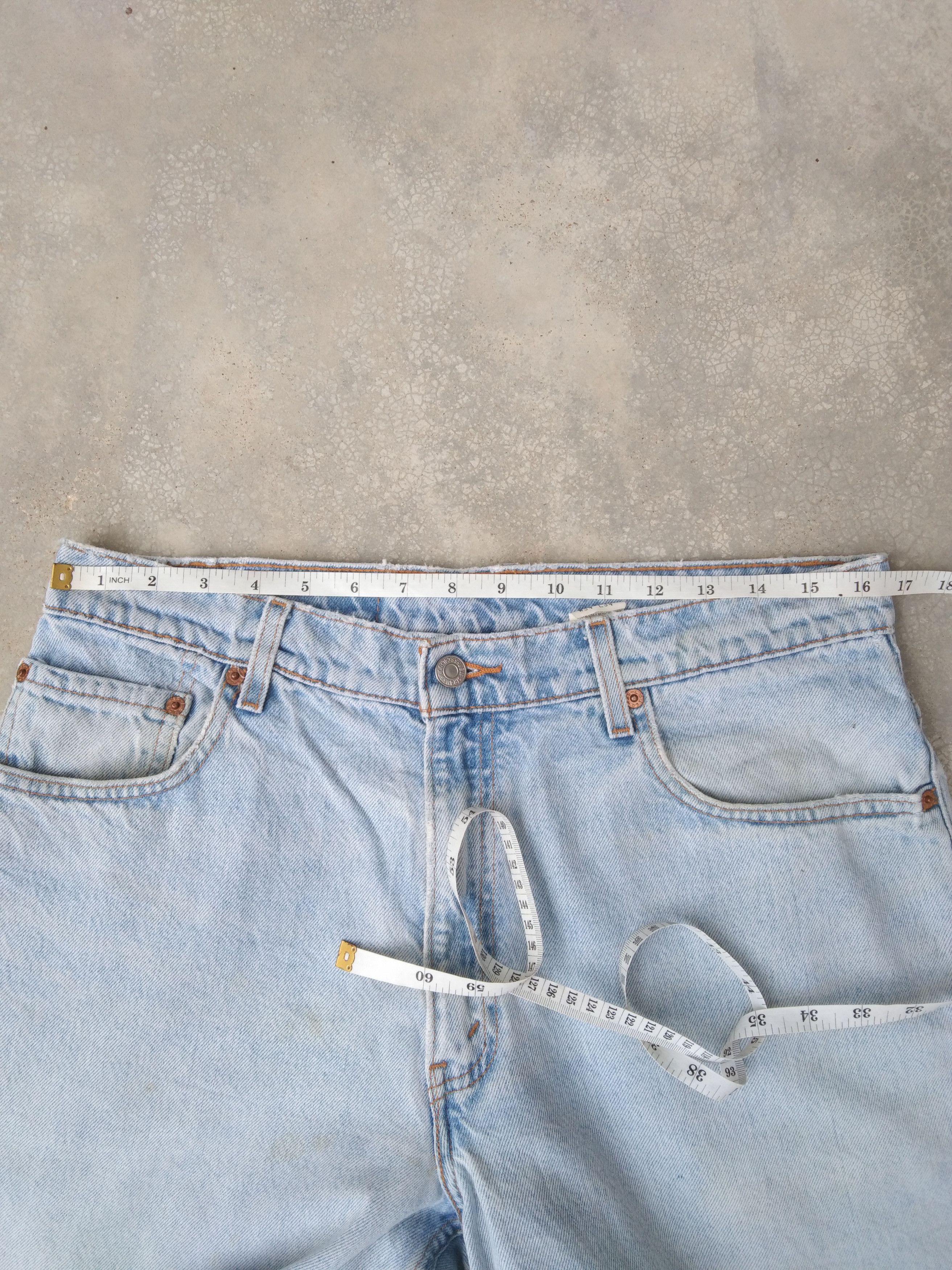 Levi's Vintage Levi's Jeans 560 Loose Baggy Tapered Leg 33x34 Size US 33 - 9 Thumbnail