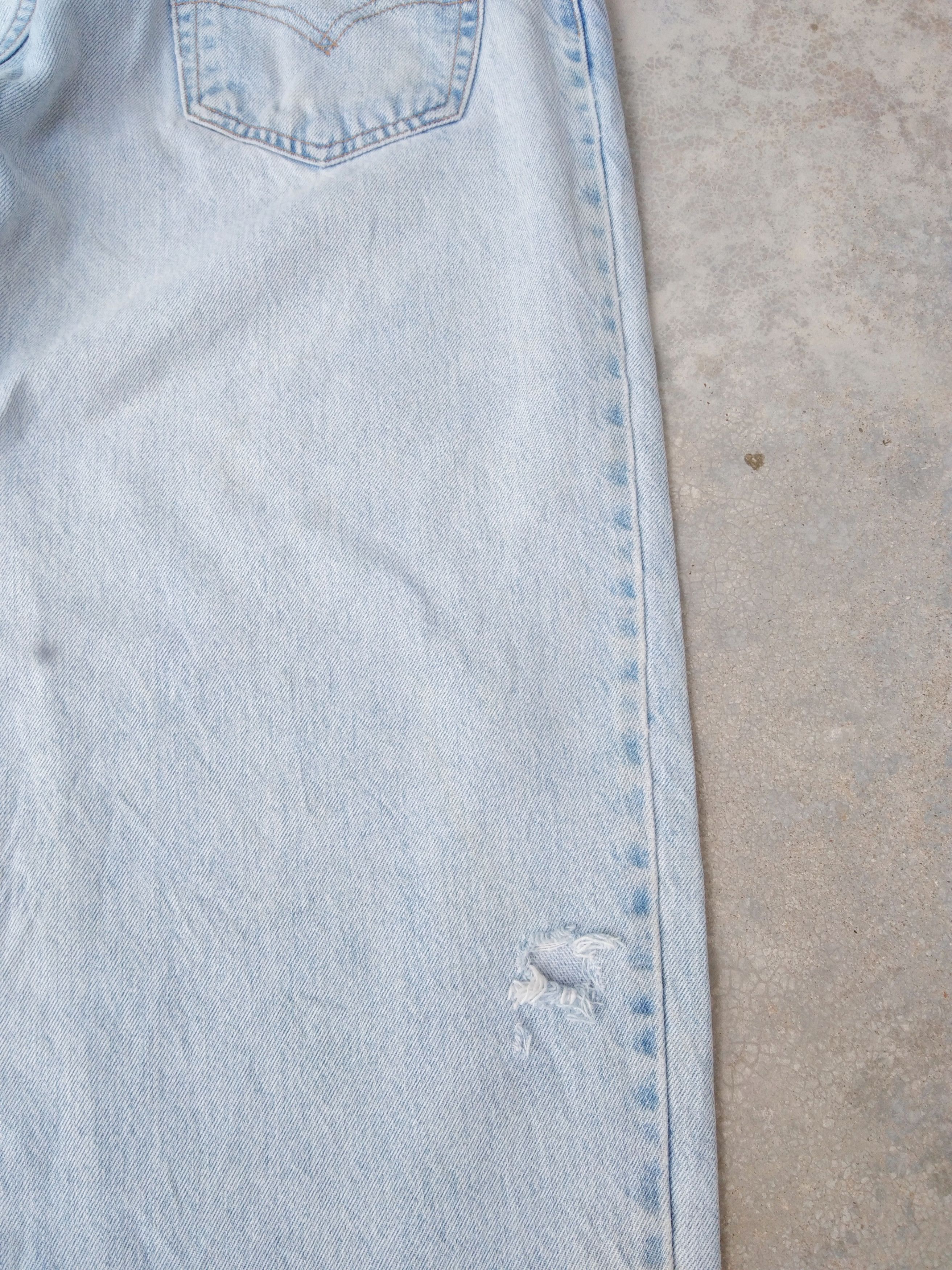 Levi's Vintage Levi's Jeans 560 Loose Baggy Tapered Leg 33x34 Size US 33 - 5 Thumbnail