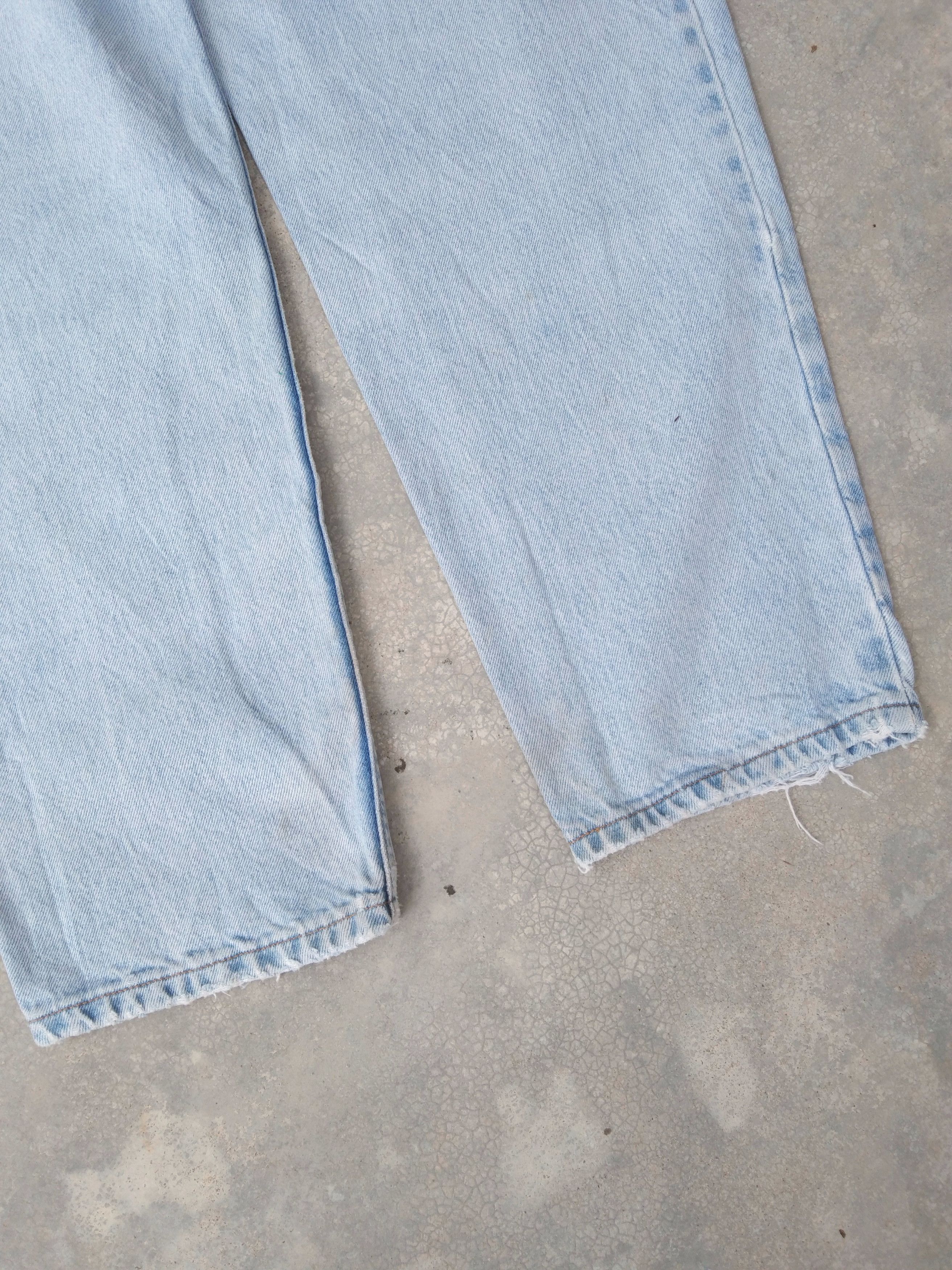 Levi's Vintage Levi's Jeans 560 Loose Baggy Tapered Leg 33x34 Size US 33 - 3 Thumbnail