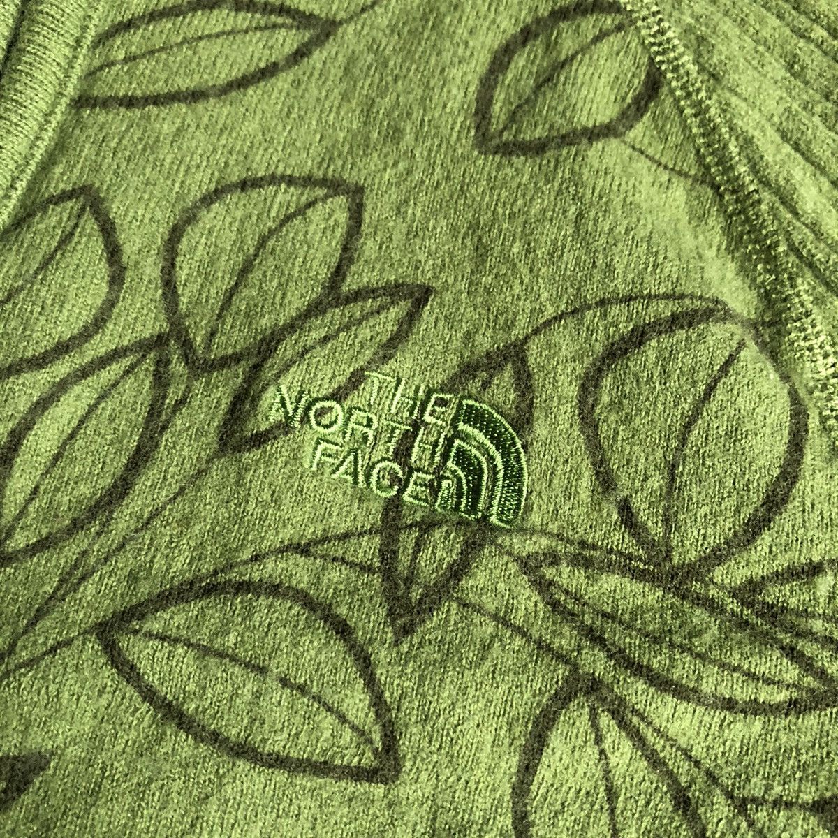 Vintage Vintage 2000s The North Face Leaf Sweater Logo Zip Up Jacket Size M / US 6-8 / IT 42-44 - 3 Thumbnail