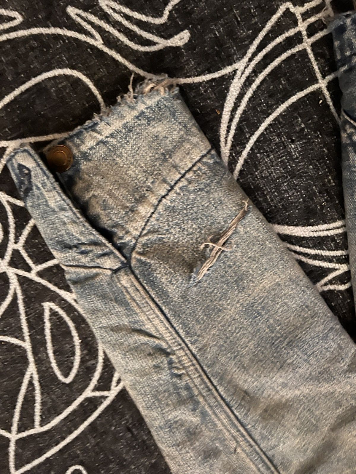 Saint Laurent Paris Saint laurent vintage denim jacket fits like a sz M Size US L / EU 52-54 / 3 - 10 Thumbnail