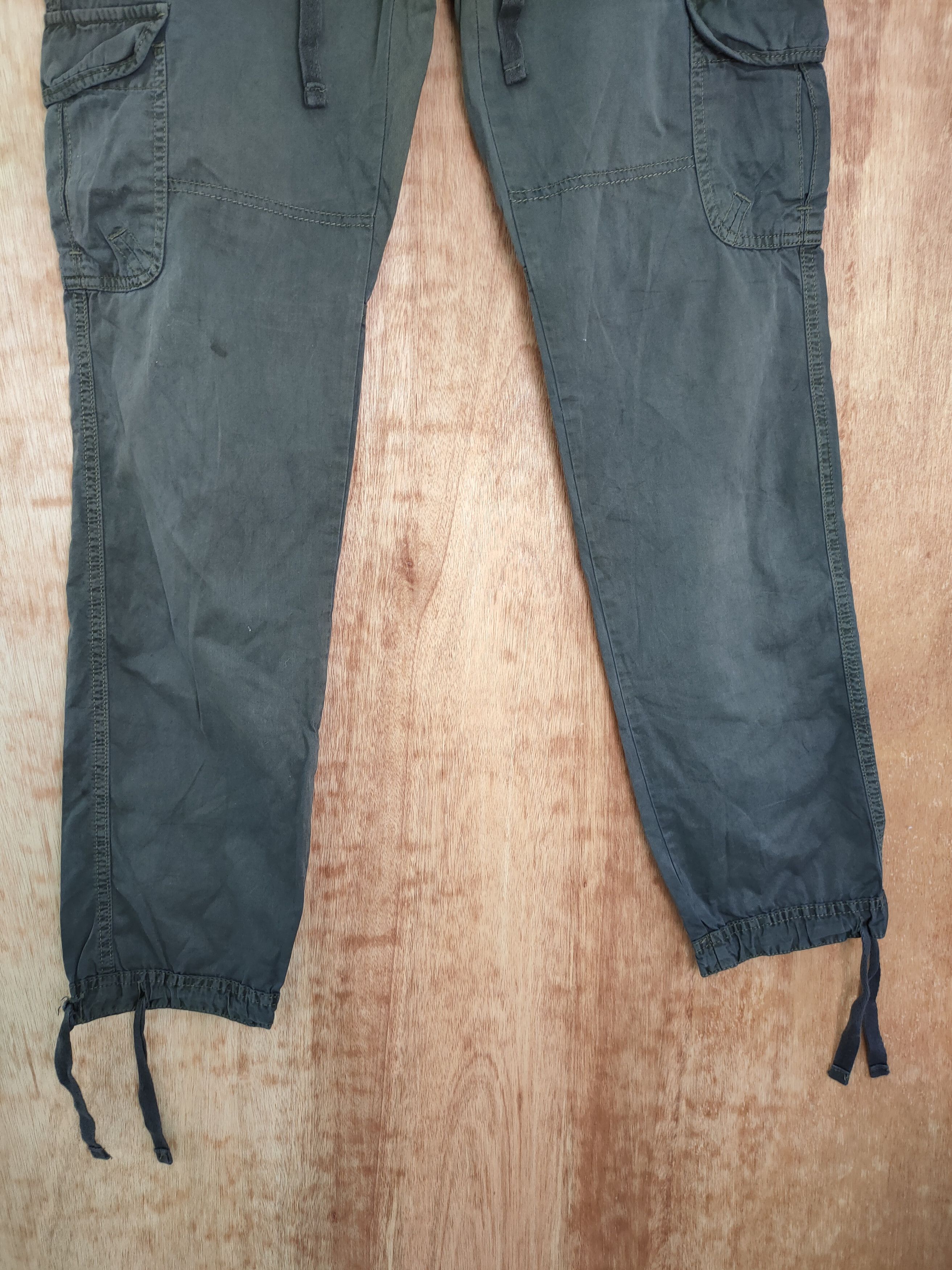 Japanese Brand Uniqlo japan multi pocket streetwear cargo pants #599 Size US 29 - 2 Thumbnail