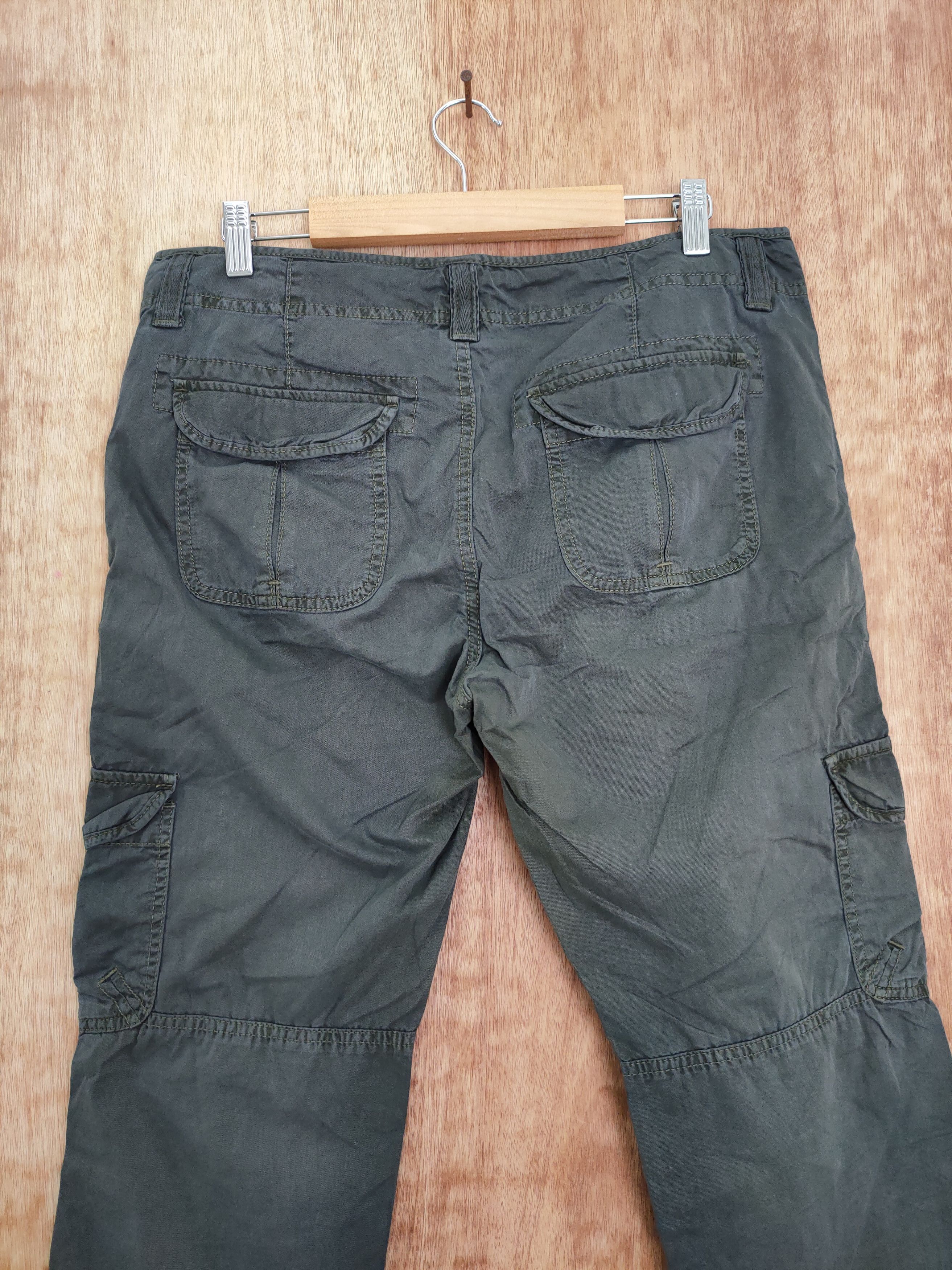 Japanese Brand Uniqlo japan multi pocket streetwear cargo pants #599 Size US 29 - 8 Thumbnail