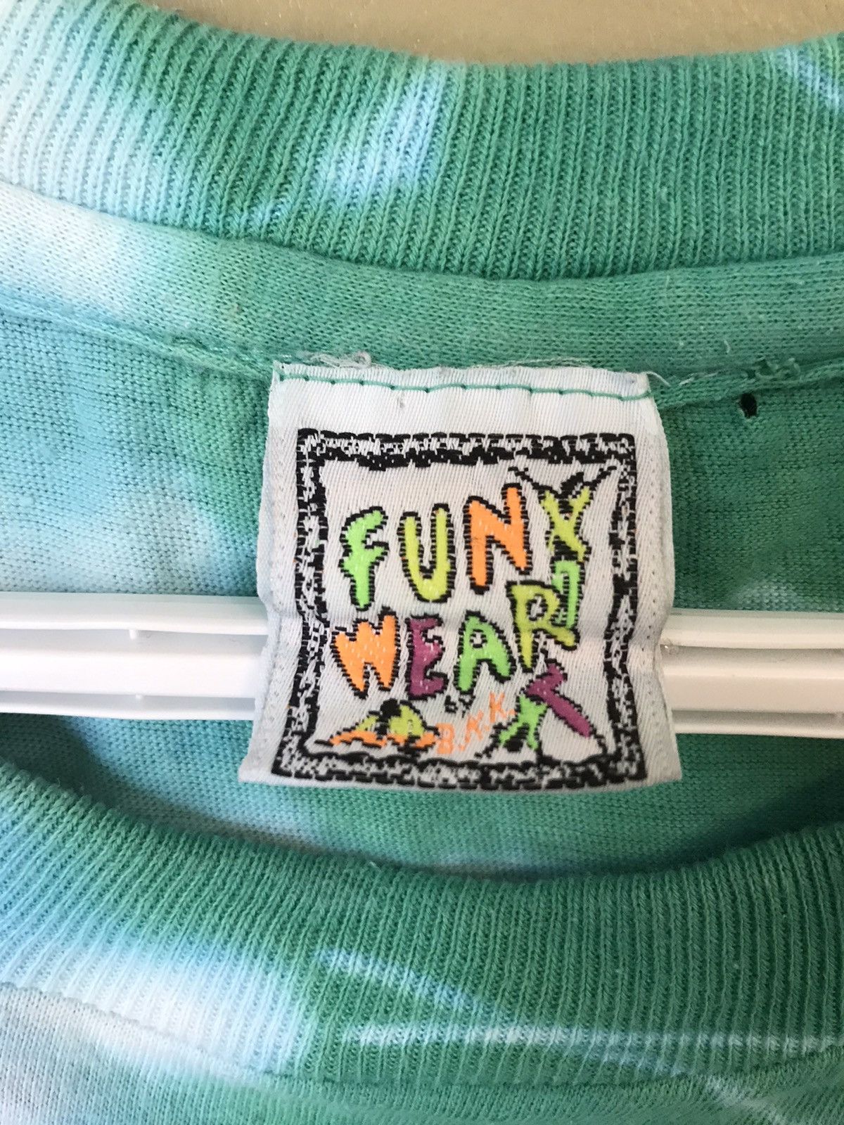 Vintage Vintage Tiedye surfing beach Tshirt Size US M / EU 48-50 / 2 - 3 Thumbnail