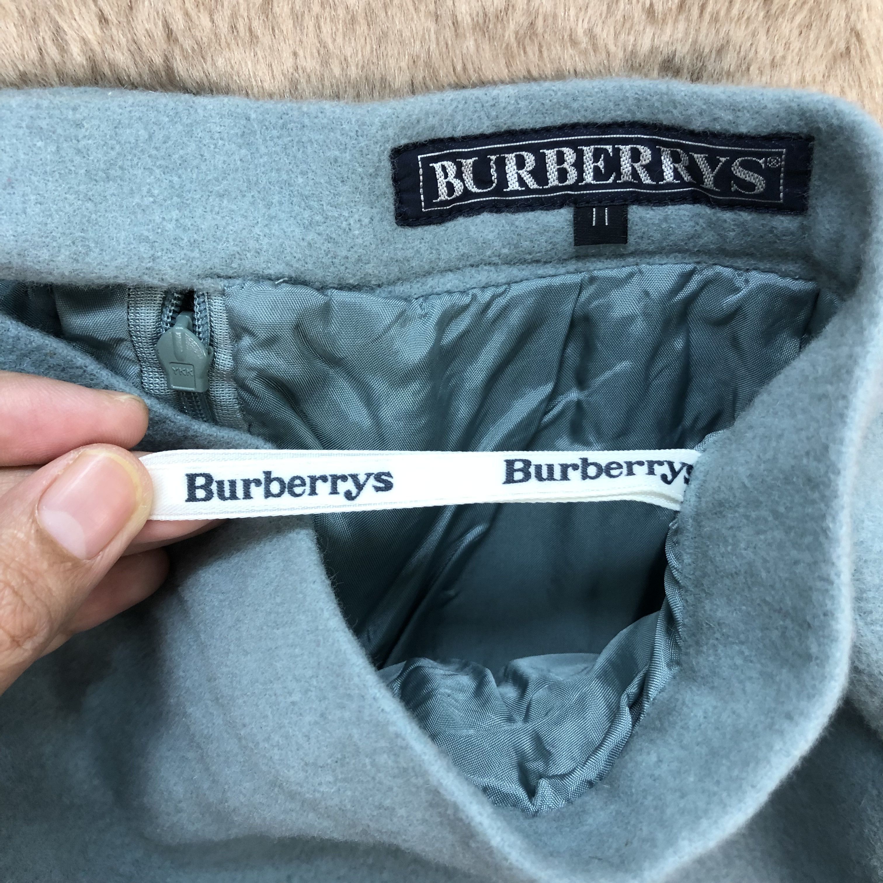 Burberry VINTAGE BURBERRYS WOOL SKIRTS #5643-201 Size 26" / US 2 / IT 38 - 5 Thumbnail