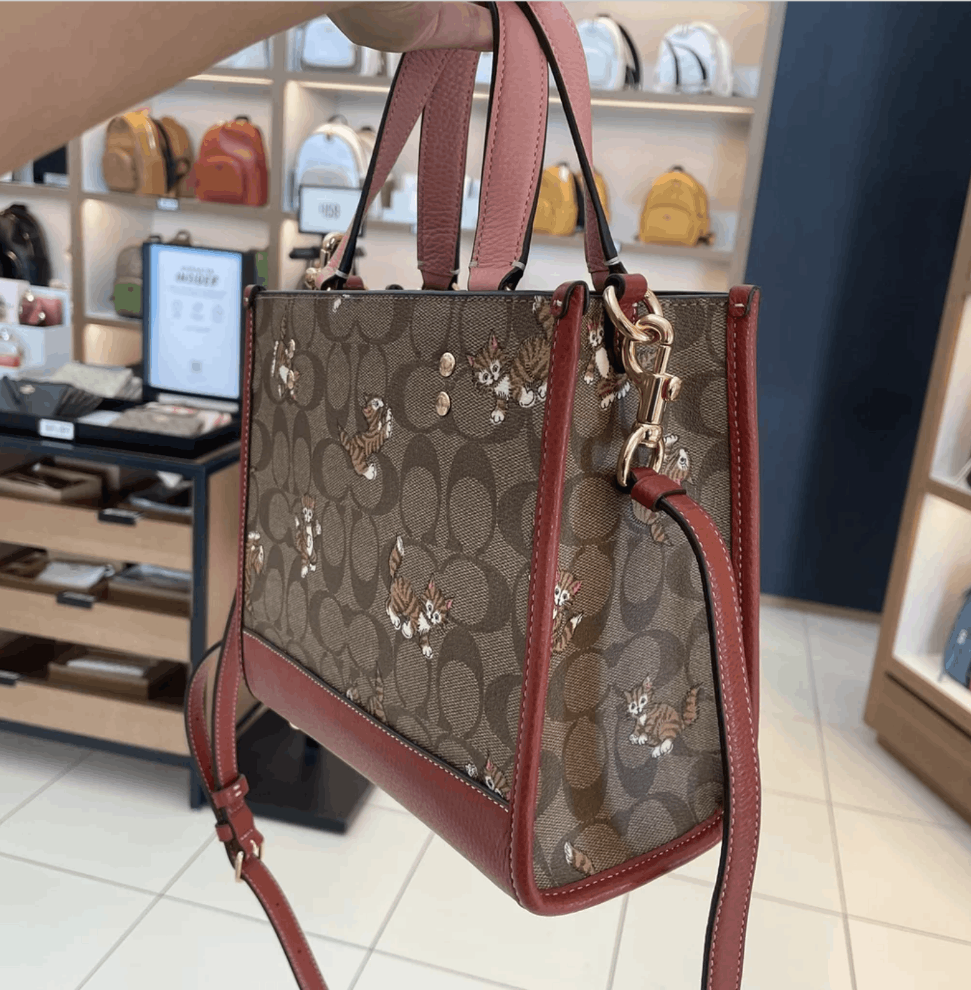 Coach CC424 Dempsey store Tote 22