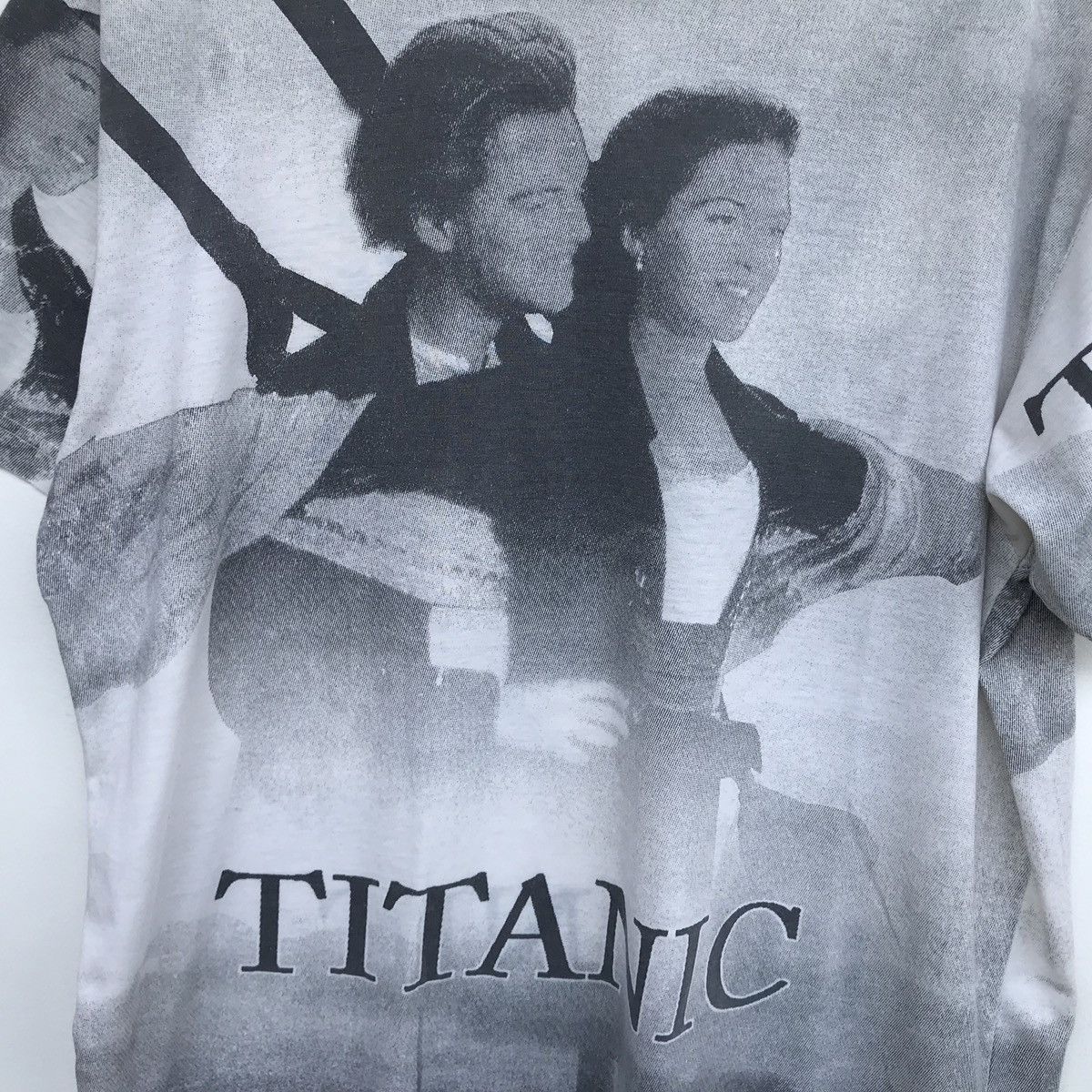 Vintage Vintage TITANIC allover print men T-shirt 90s Size US L / EU 52-54 / 3 - 4 Thumbnail