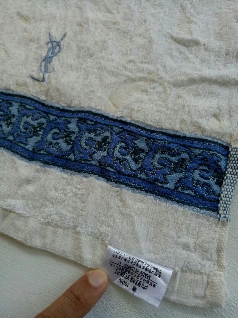 Yves Saint Laurent Handky Yves Saint Laurent / YSL Flower Handkerchief Size ONE SIZE - 3 Thumbnail