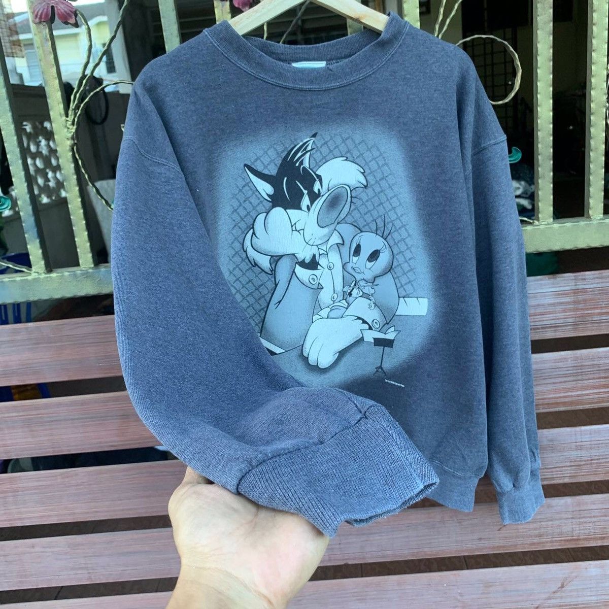 Vintage × Warner Bros BEST OFFER 🔥 90s Looney Tunes By Warne Bross Crewneck Faded Size US L / EU 52-54 / 3 - 5 Thumbnail
