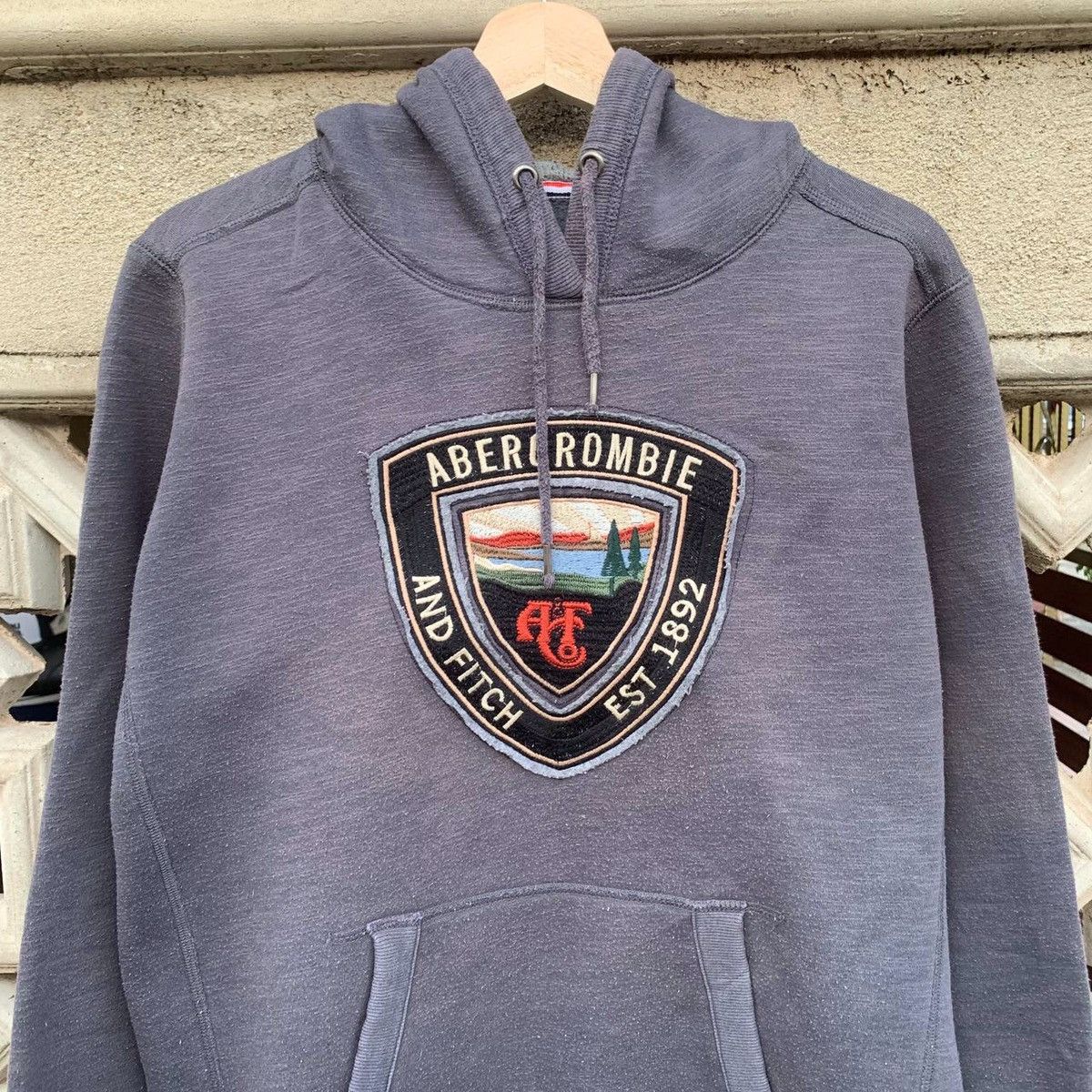 Abercrombie & Fitch × Vintage Vintage Abercrombie&Fitch Big Patches Pullover Faded Hooded Size US L / EU 52-54 / 3 - 3 Thumbnail