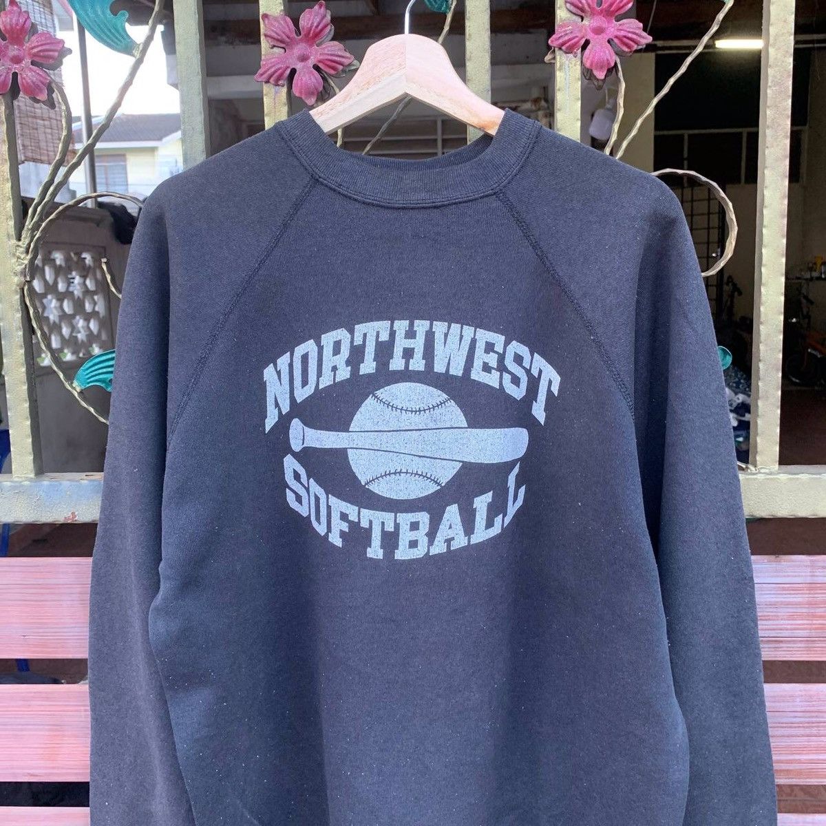 Sports Specialties × Vintage 🔥BEST OFFER🔥 Vintage Northwest Softball Black Crewneck Size US L / EU 52-54 / 3 - 3 Thumbnail