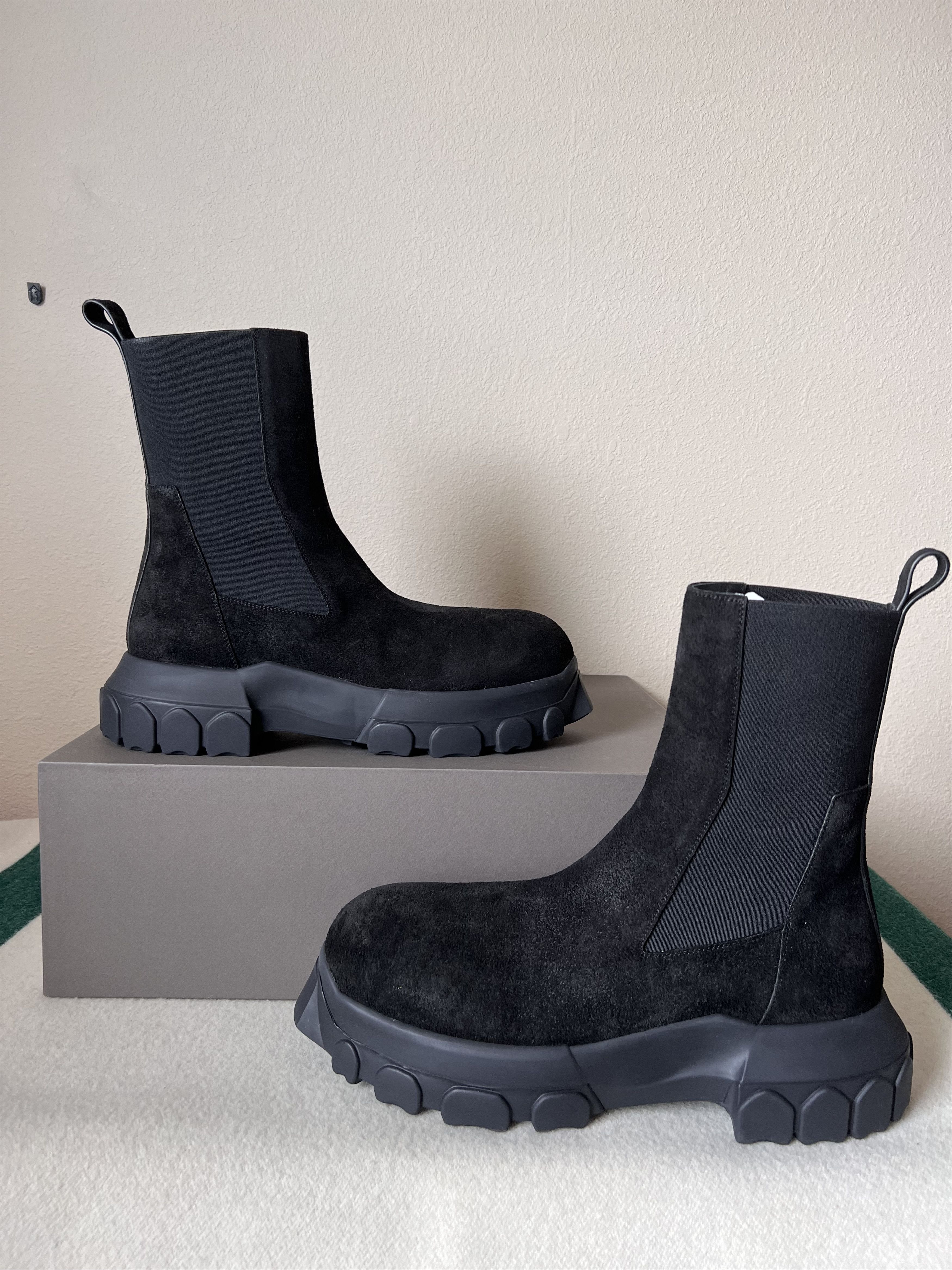 Rick Owens Rick Owens Beatle Bozo Tractor Boots in Black Suede Size US 11 / EU 44 - 2 Thumbnail