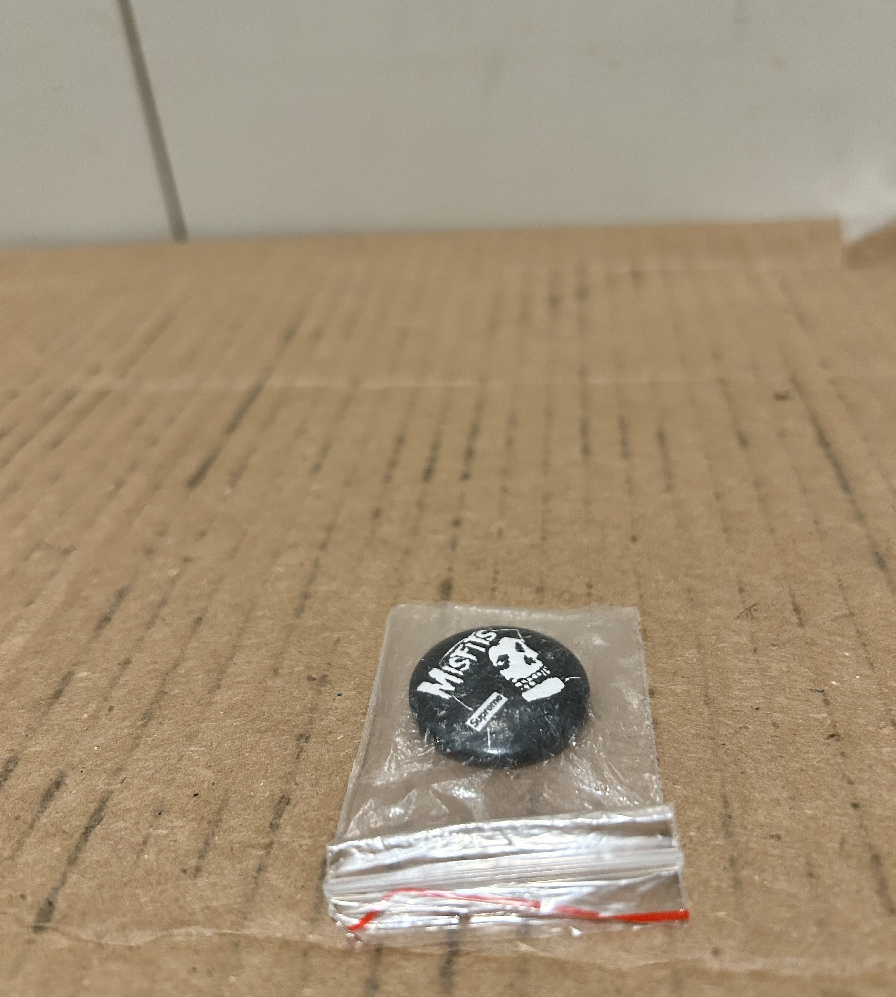 小物 16ss Supreme Black Sabbath War Pigs Pin Supreme Black Sabbath War Pigs Tee Black Men's - SS16 - US
