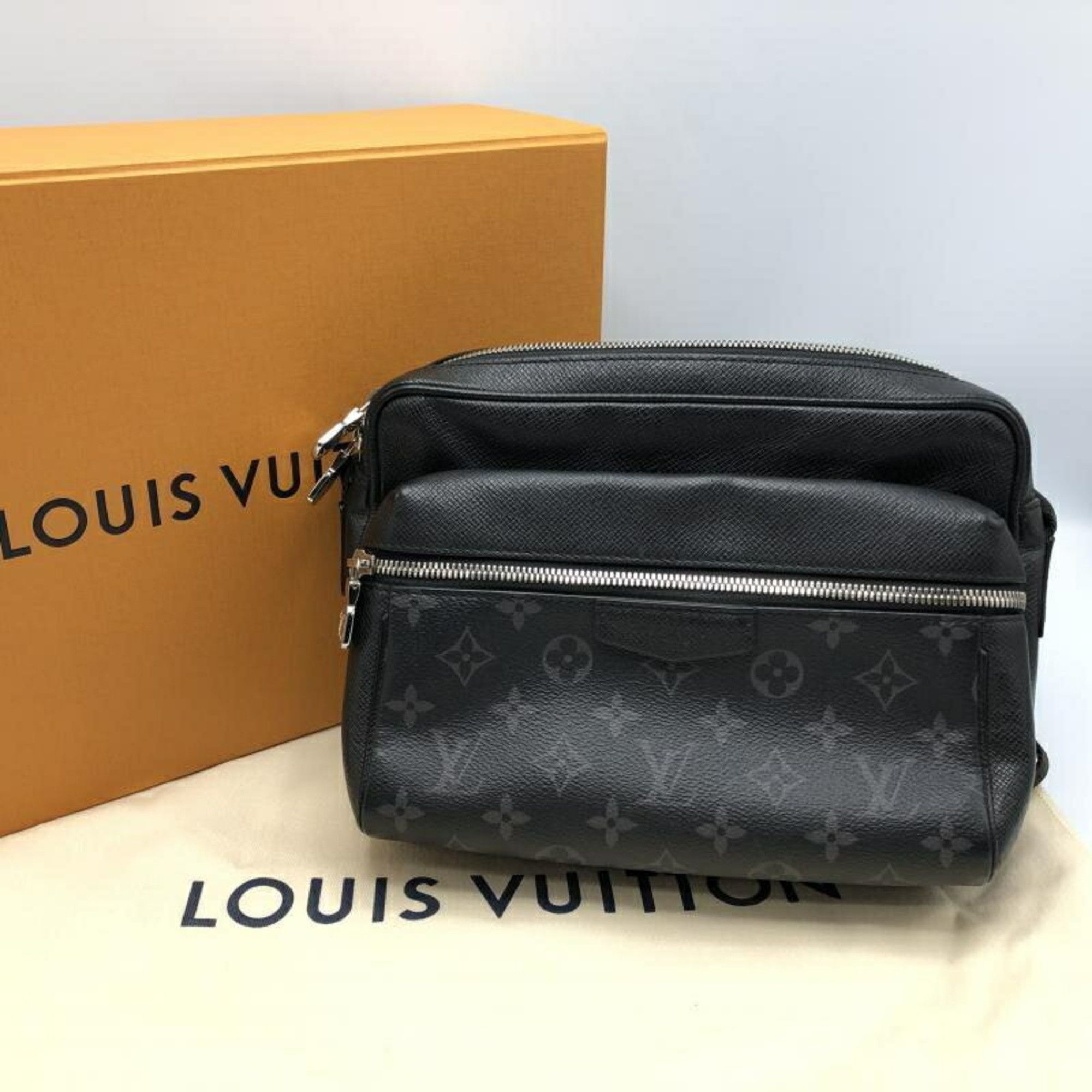 Authenticated Used Louis Vuitton shoulder bag outdoor PM M30233