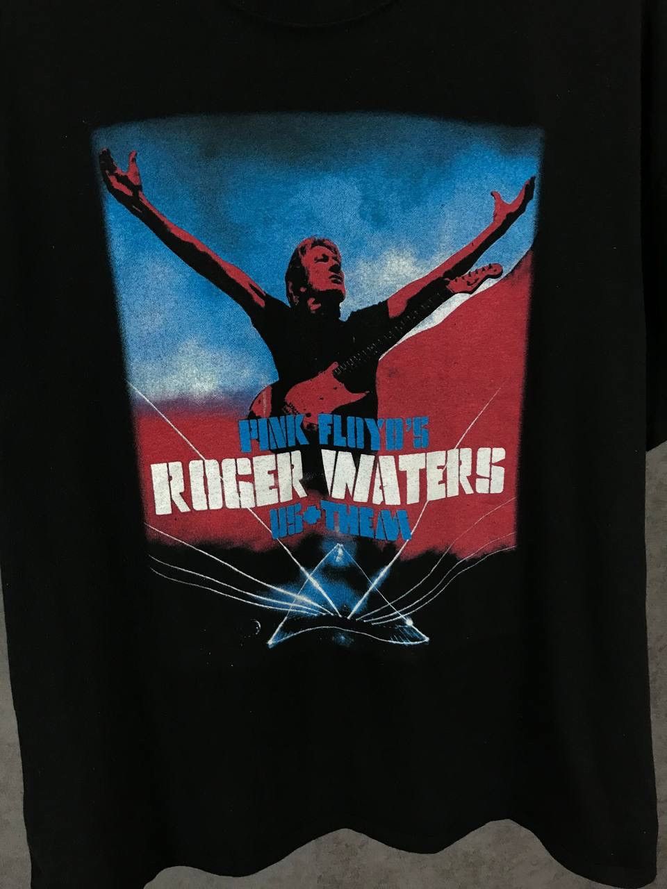 Band Tees Roger Waters Pink Floyd rock band tour tee Size US XL / EU 56 / 4 - 4 Thumbnail