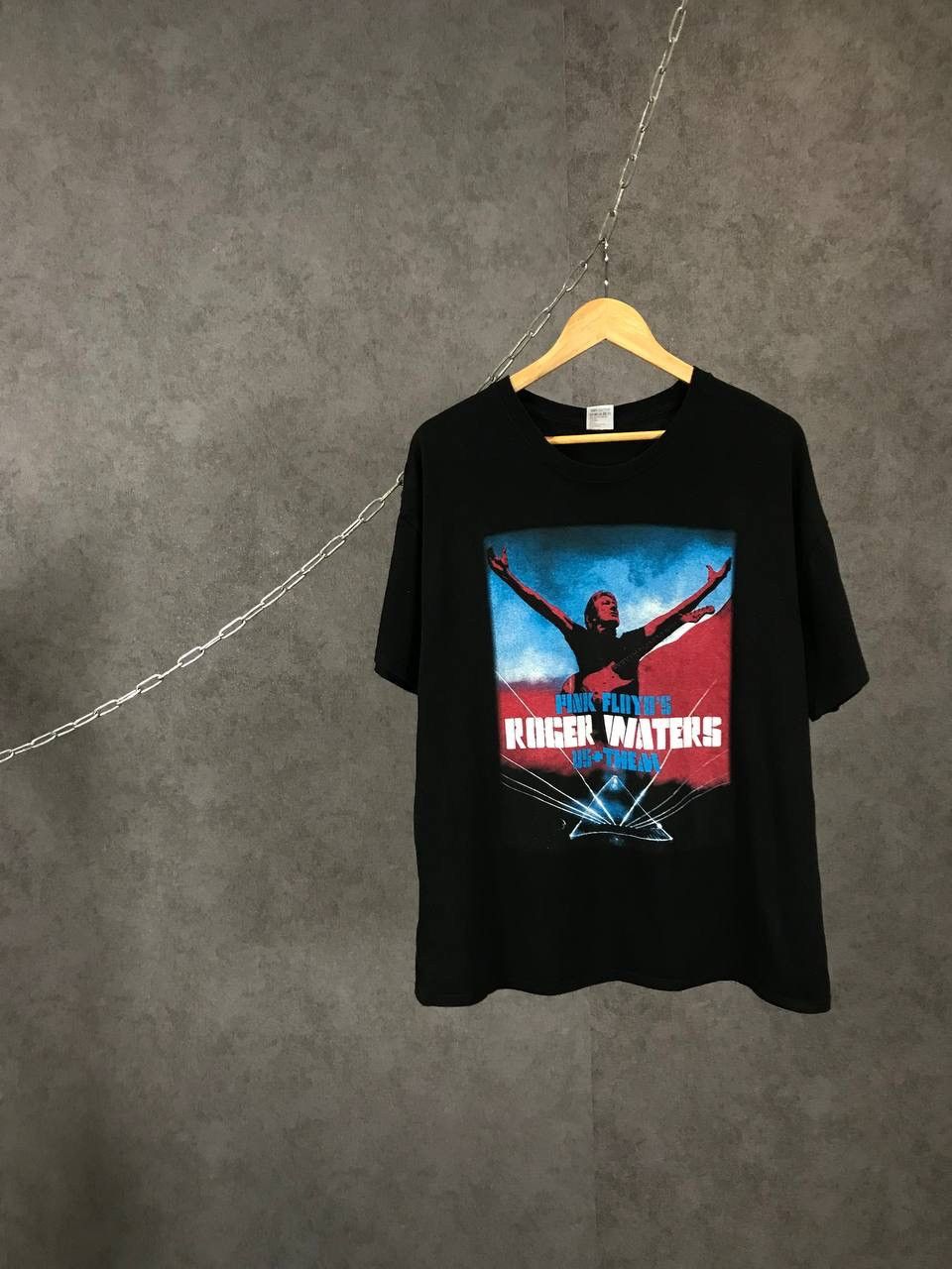 Band Tees Roger Waters Pink Floyd rock band tour tee Size US XL / EU 56 / 4 - 1 Thumbnail