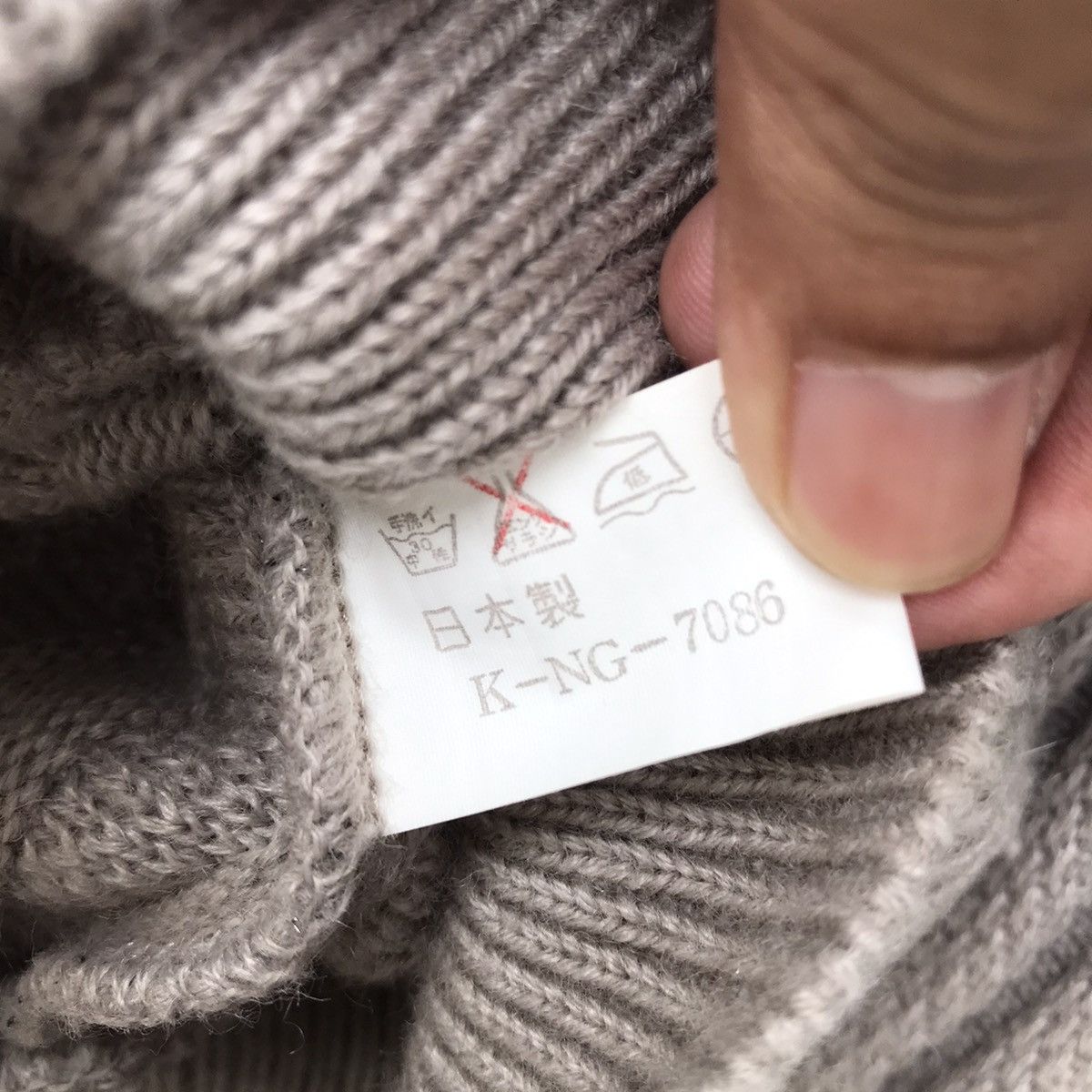 Aran Isles Knitwear Vintage Japanese Brand Knit Cardigan Sweater Size US M / EU 48-50 / 2 - 7 Thumbnail