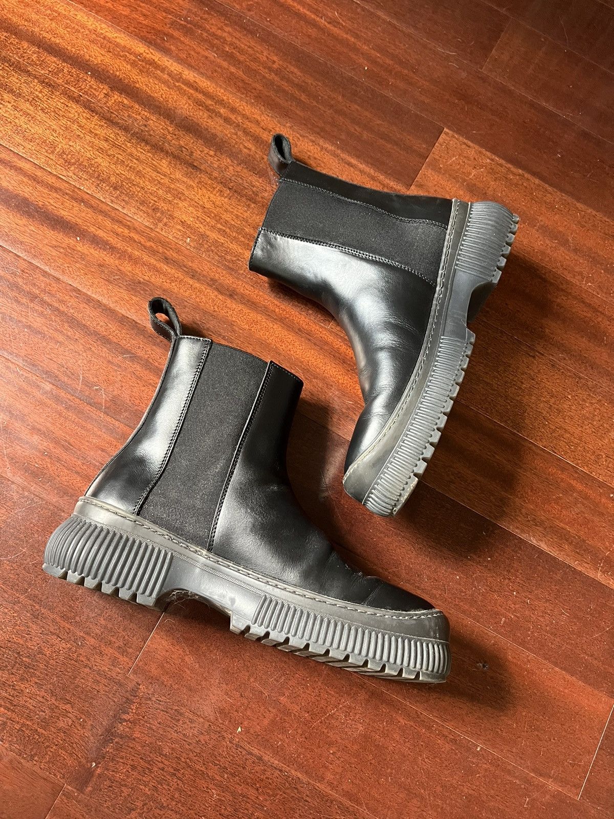 Cos Chunky Sole Chelsea Boot Men Size 10.5 cos-Black-Chunky-sole-Leather-  main image 2