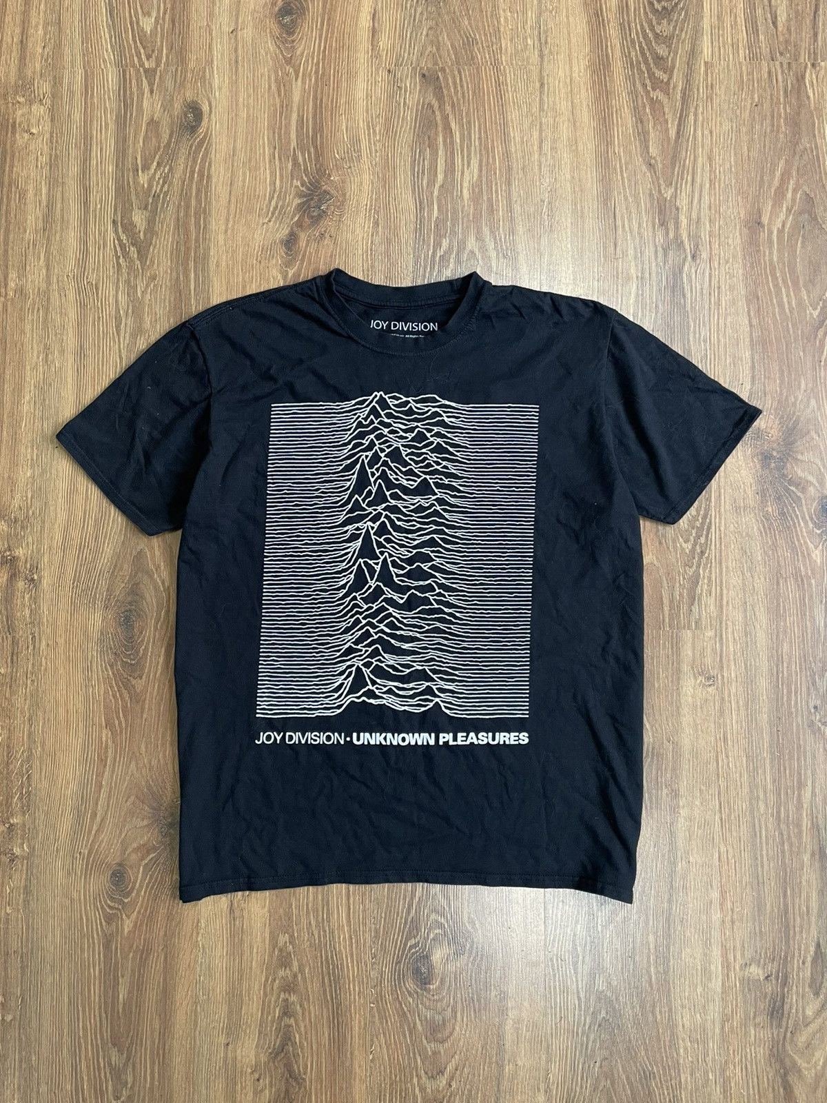 Band Tees Joy Division Unknown Pleasures 2016 Tee Size US XL / EU 56 / 4 - 1 Thumbnail