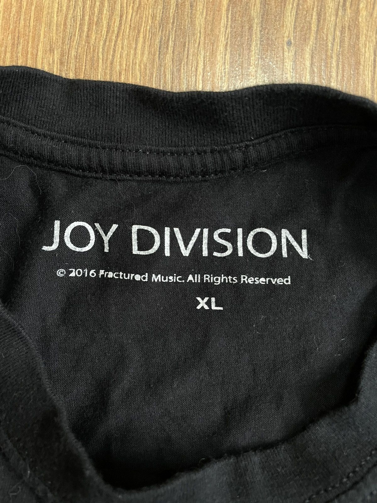Band Tees Joy Division Unknown Pleasures 2016 Tee Size US XL / EU 56 / 4 - 4 Thumbnail