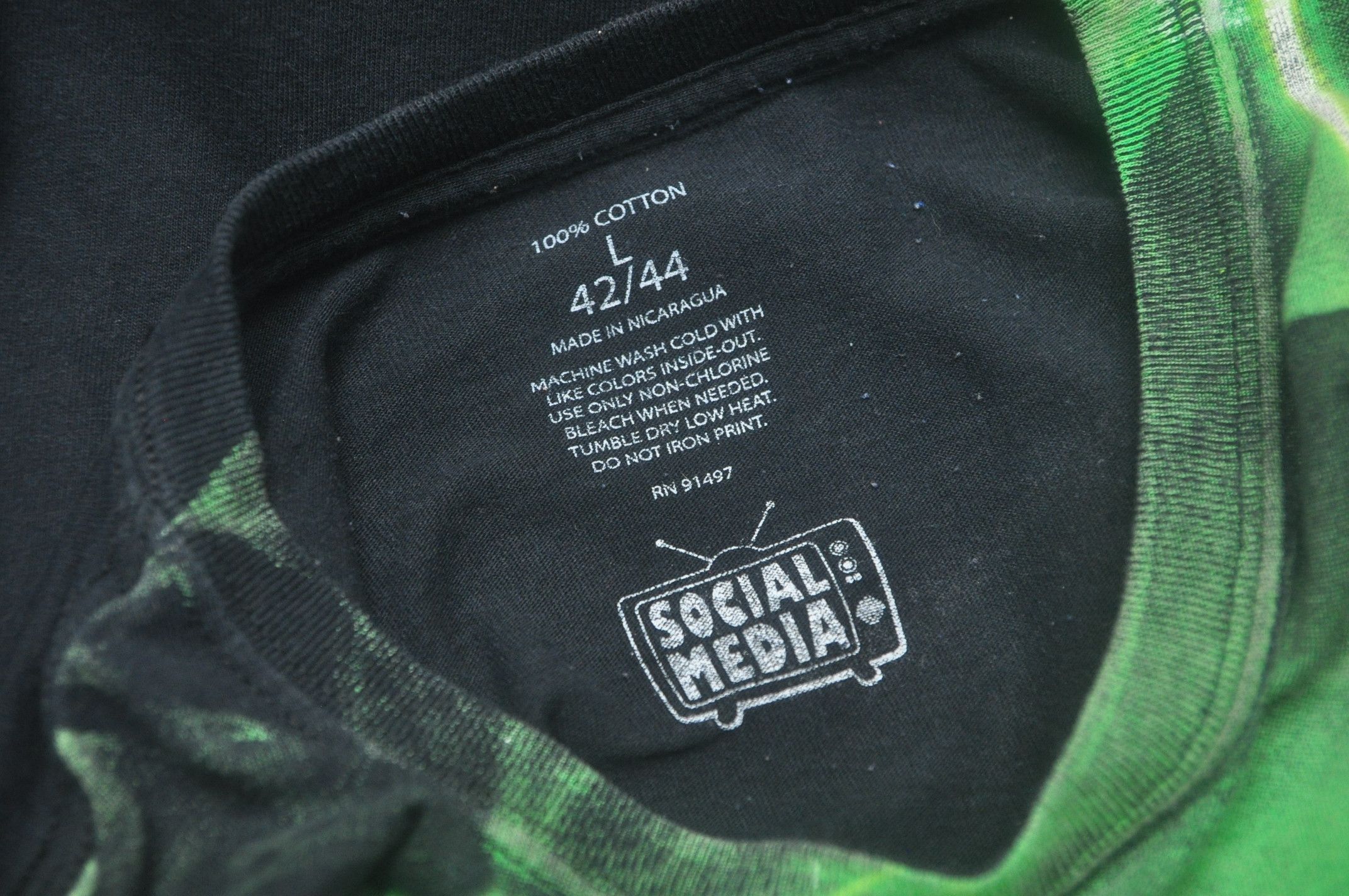 Japanese Brand Vintage Social Media Big Logo Skull Fullprint Shirt Size US L / EU 52-54 / 3 - 5 Thumbnail