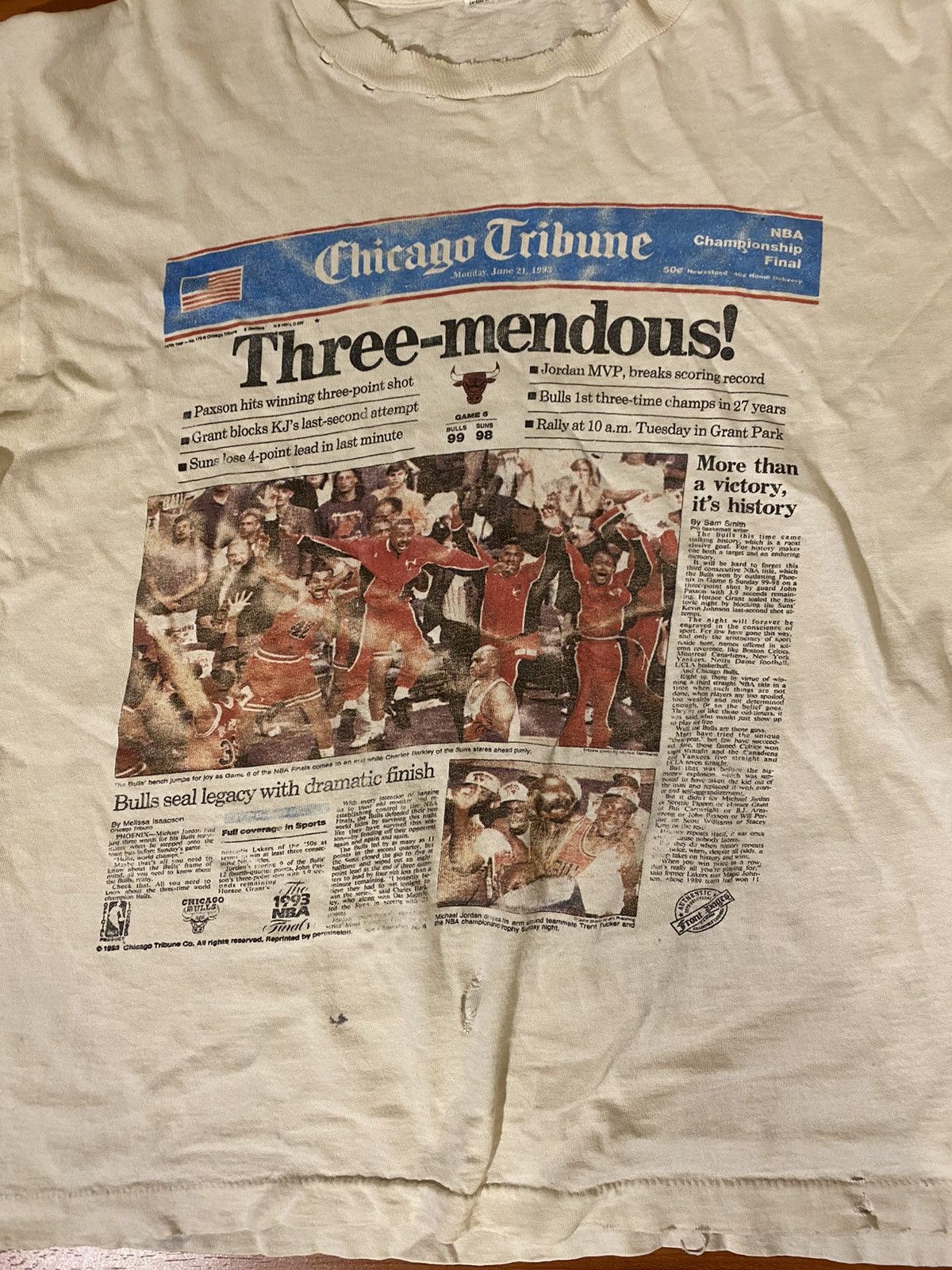 Vintage RARE SINGLE STITCHED JORDAN BULLS 1998 THREE PEAT TEE SHIRT Size US M / EU 48-50 / 2 - 2 Thumbnail